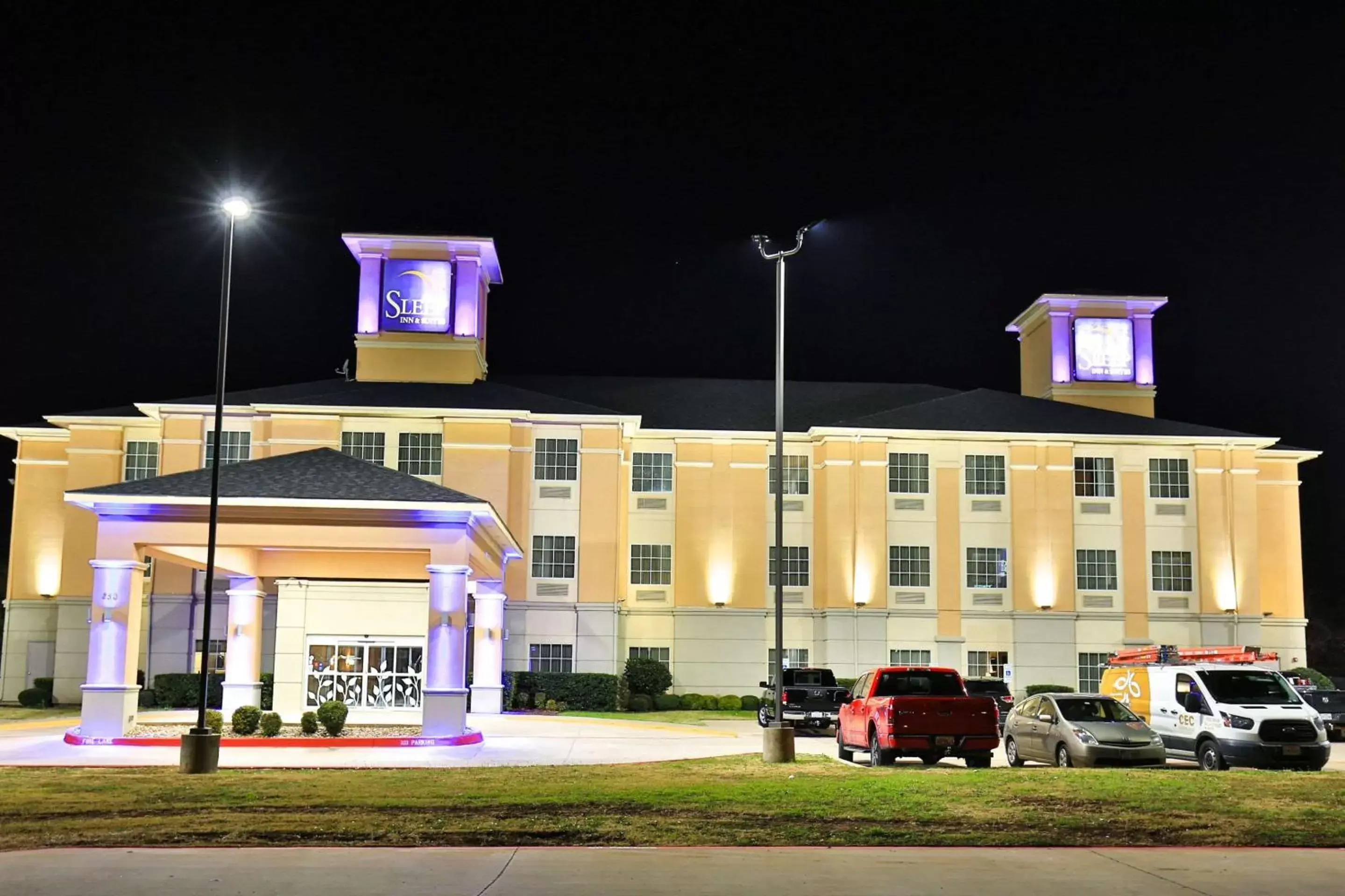 Property Building in Sleep Inn & Suites University