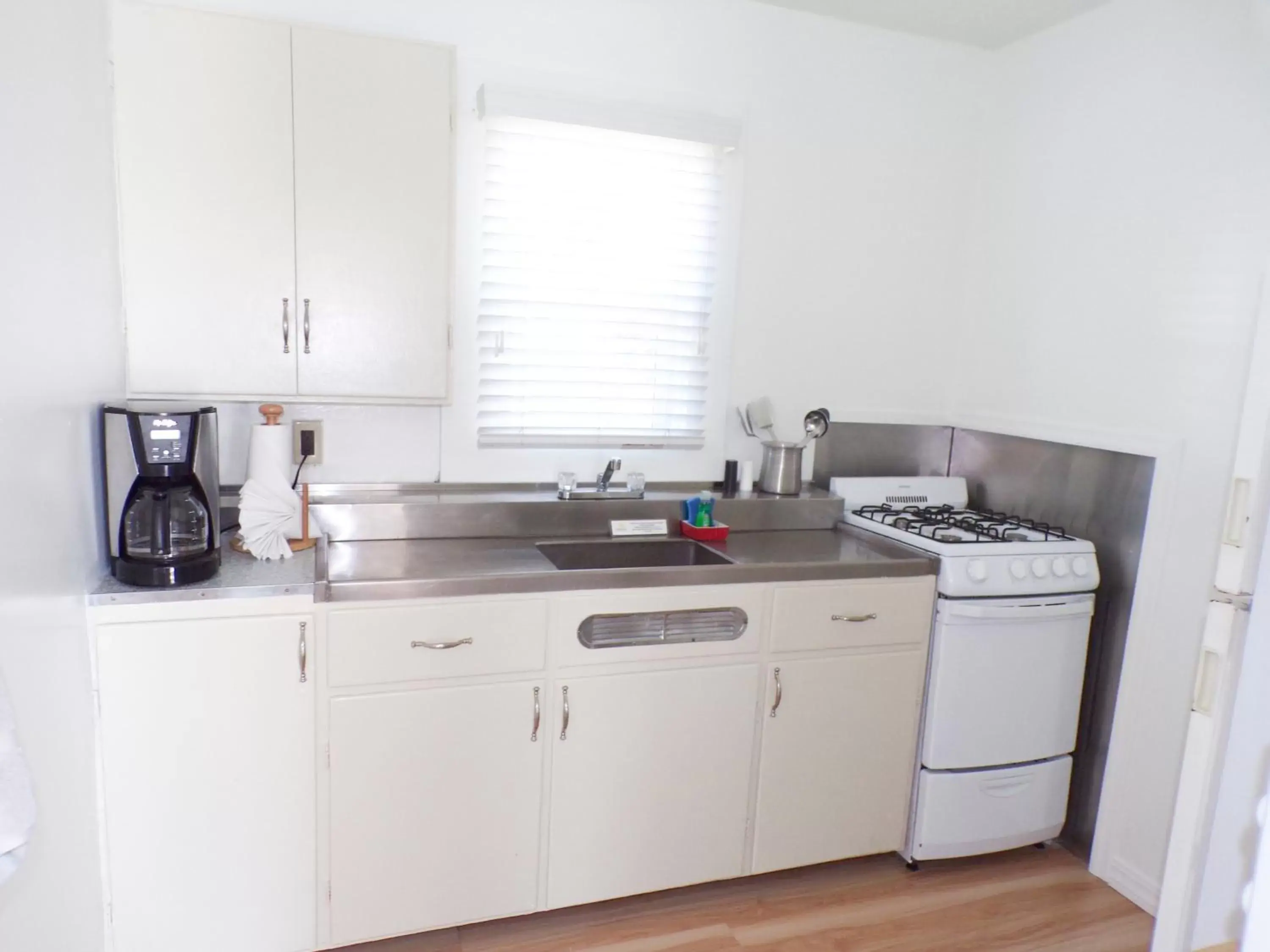 Kitchen or kitchenette, Kitchen/Kitchenette in Shoreline Cottages