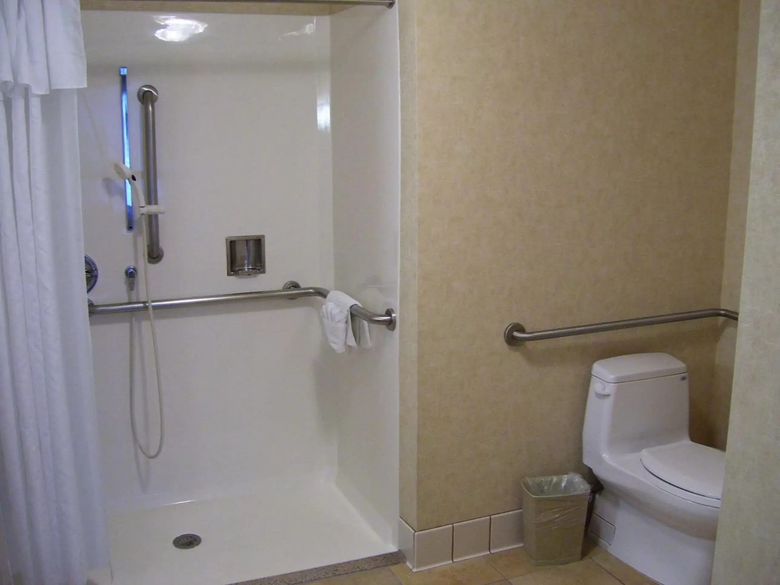 Bathroom in Homewood Suites Bakersfield