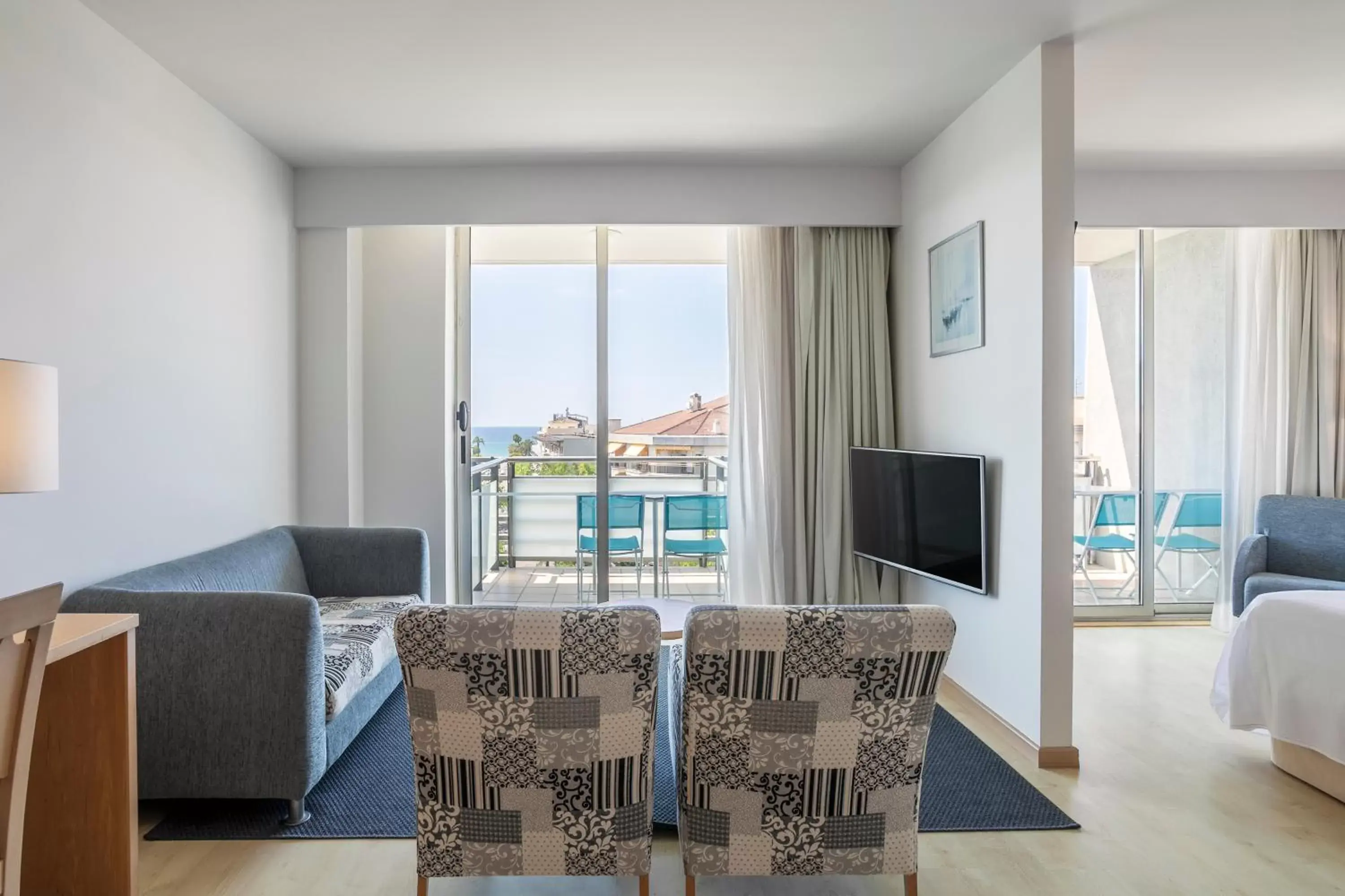 Bed, Seating Area in Sol Port Cambrils Hotel