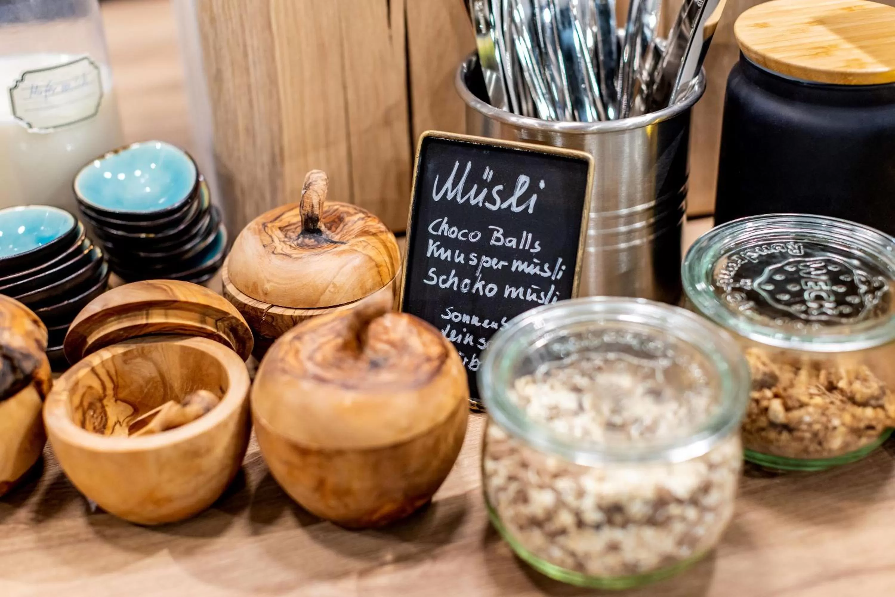 Buffet breakfast in BOLLWERK Lifestyle Hotel, automatisiertes Hotel mit Self Check In