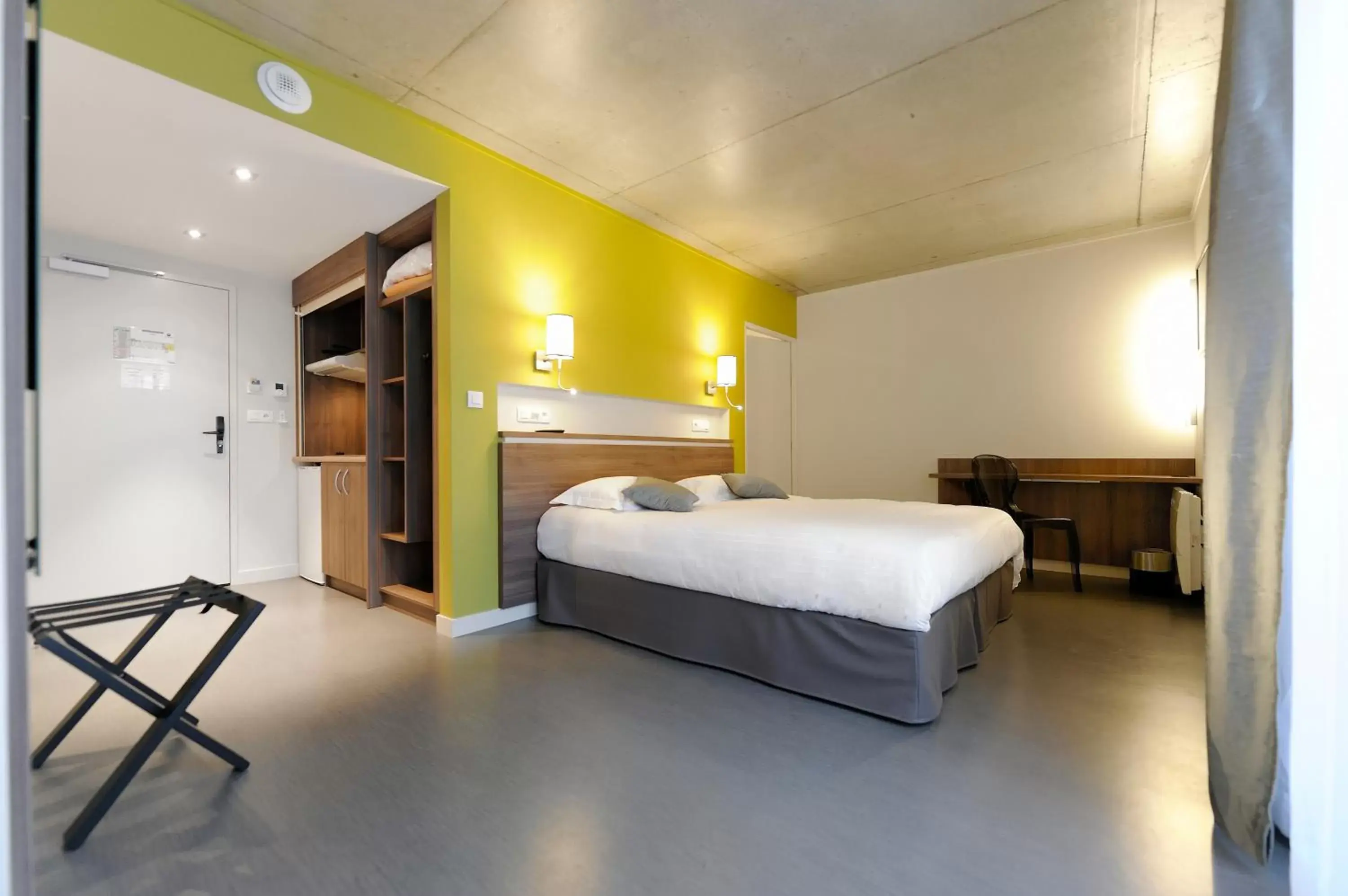 Photo of the whole room, Bed in The Originals Boutique, Hôtel La Chaussairie, Rennes Sud (Inter-Hotel)