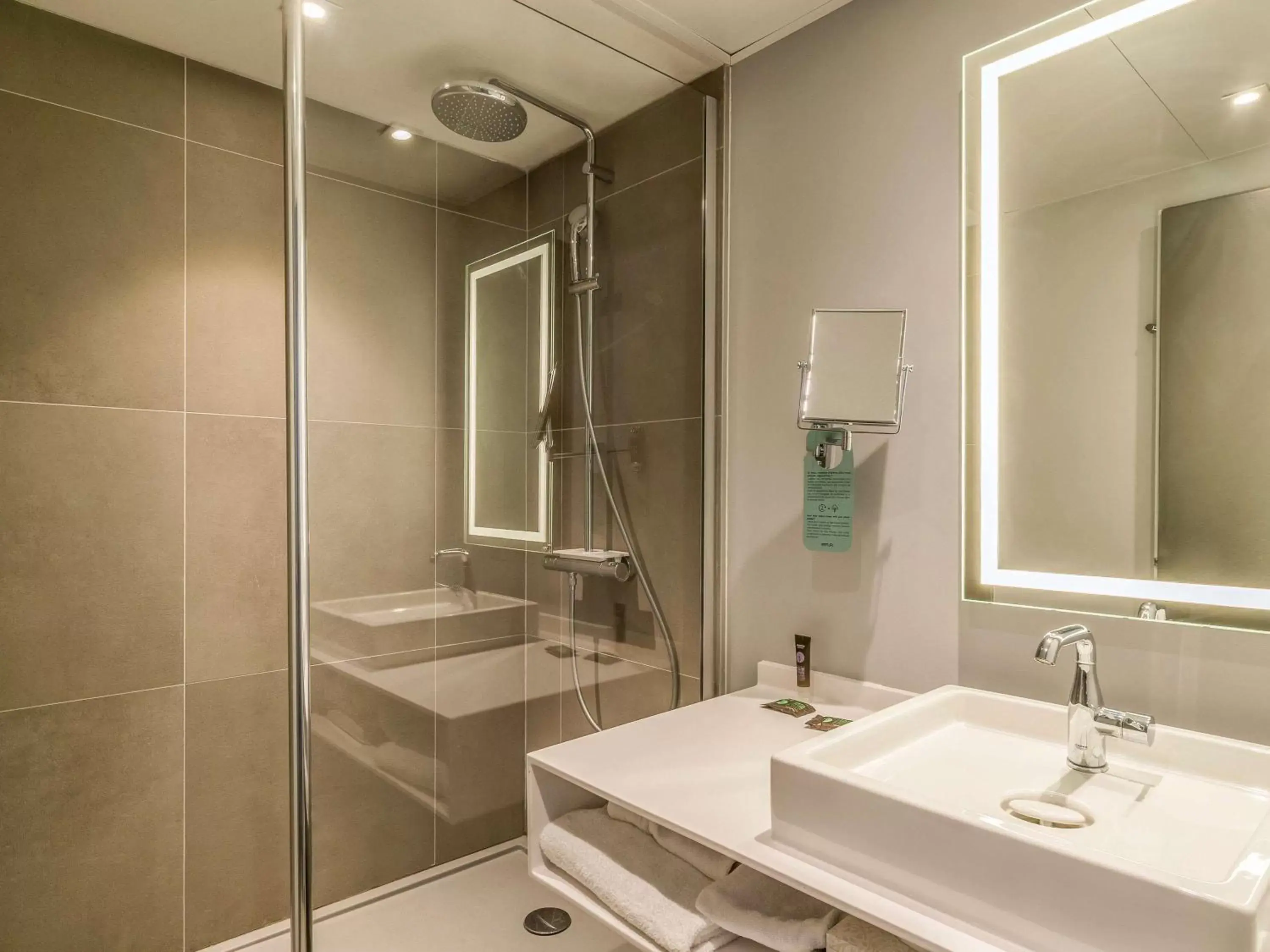 Photo of the whole room, Bathroom in Novotel Metz Amnéville