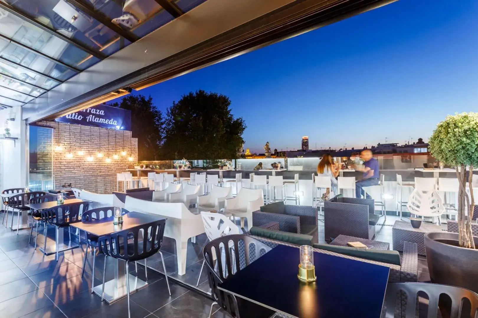 Balcony/Terrace, Restaurant/Places to Eat in Patio de La Alameda