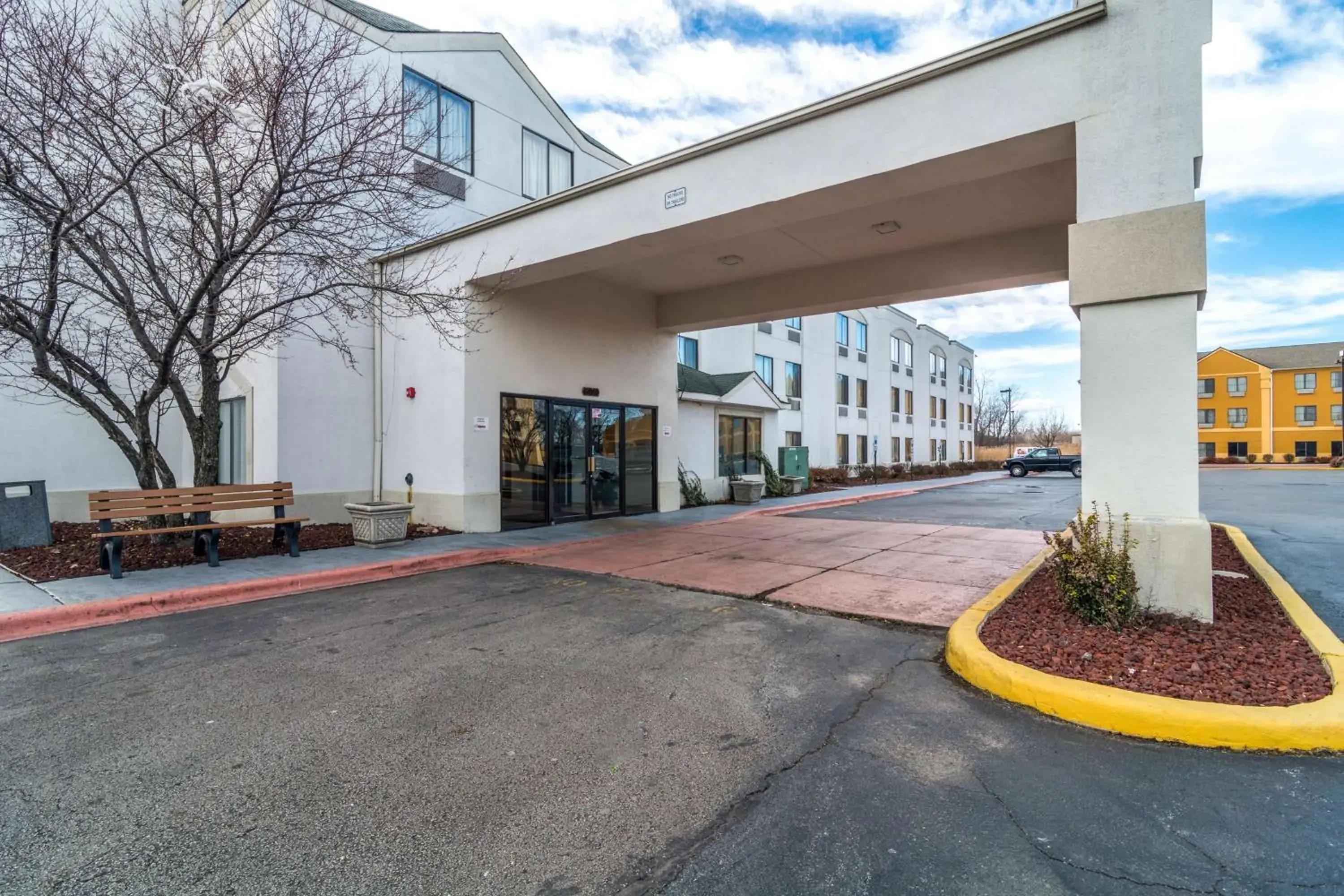 Property building in Motel 6-Harvey, IL Property building in Motel 6-Harvey, IL