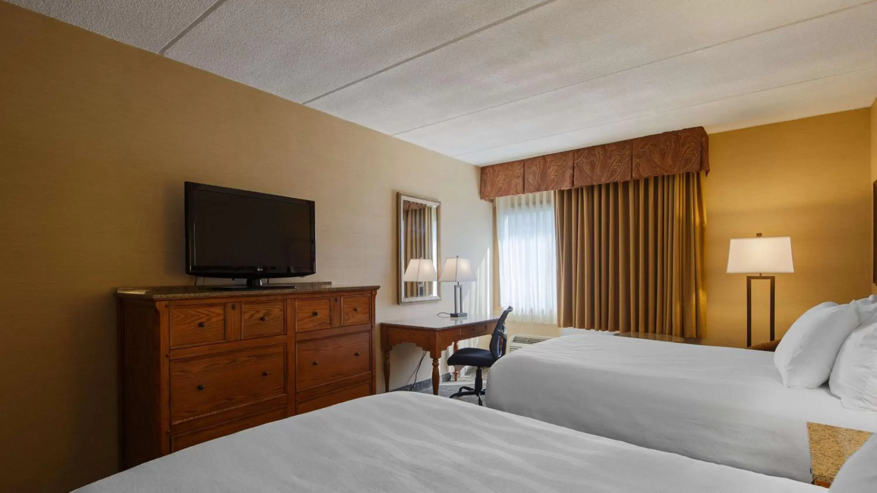 Bedroom, Bed in Best Western Plus Waterbury - Stowe