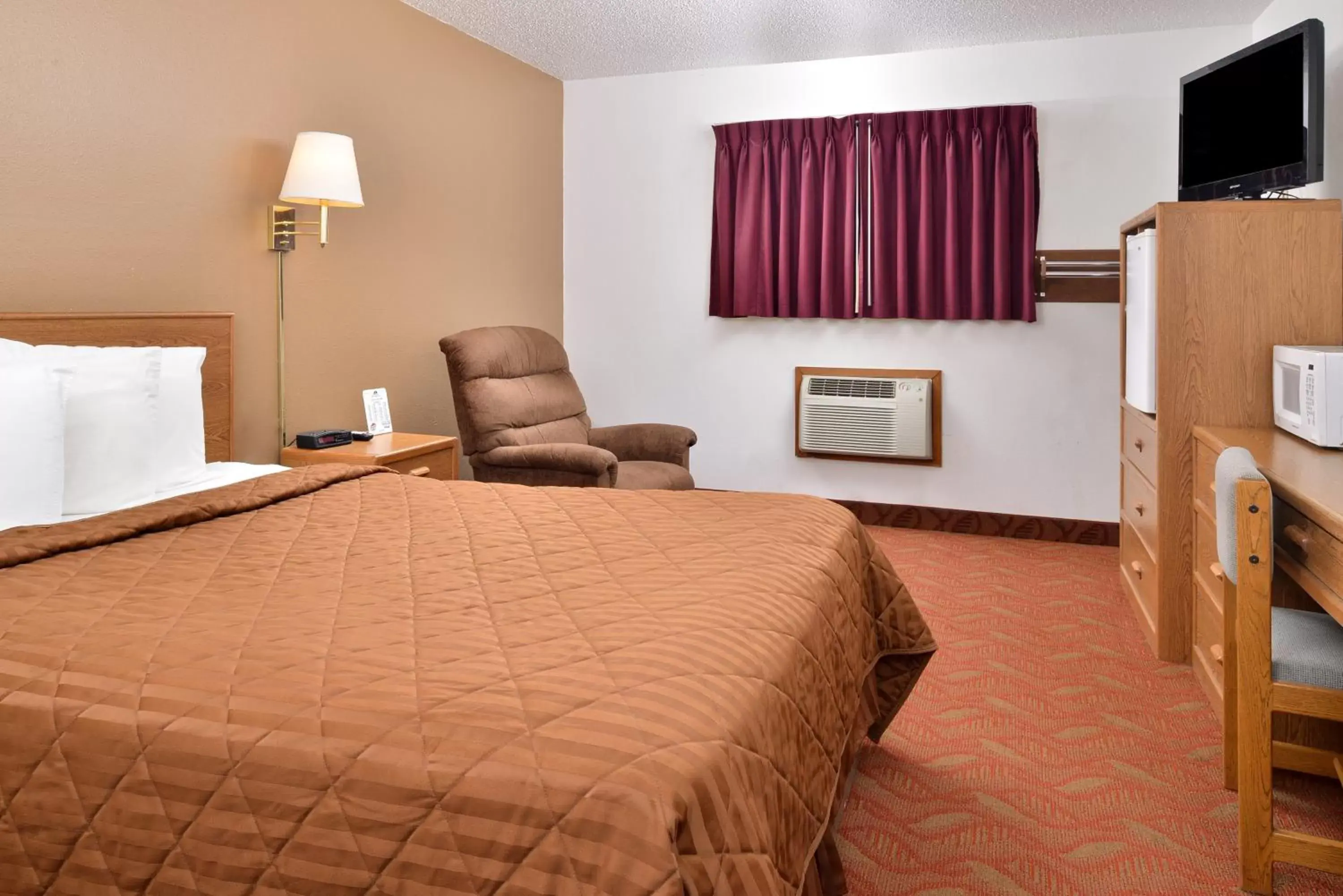 Bed in Americas Best Value Inn and Suites Sidney