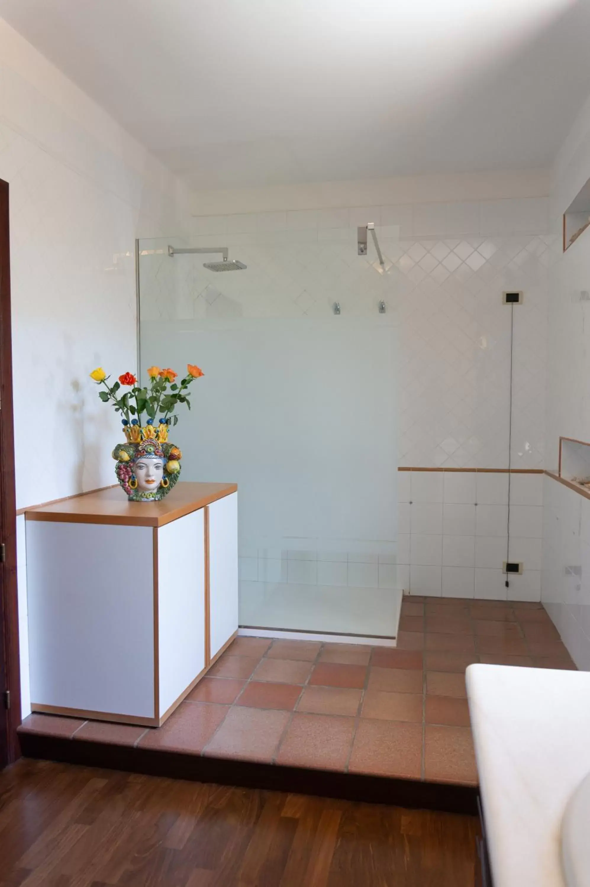 Shower, Kitchen/Kitchenette in B&B Villa Nella