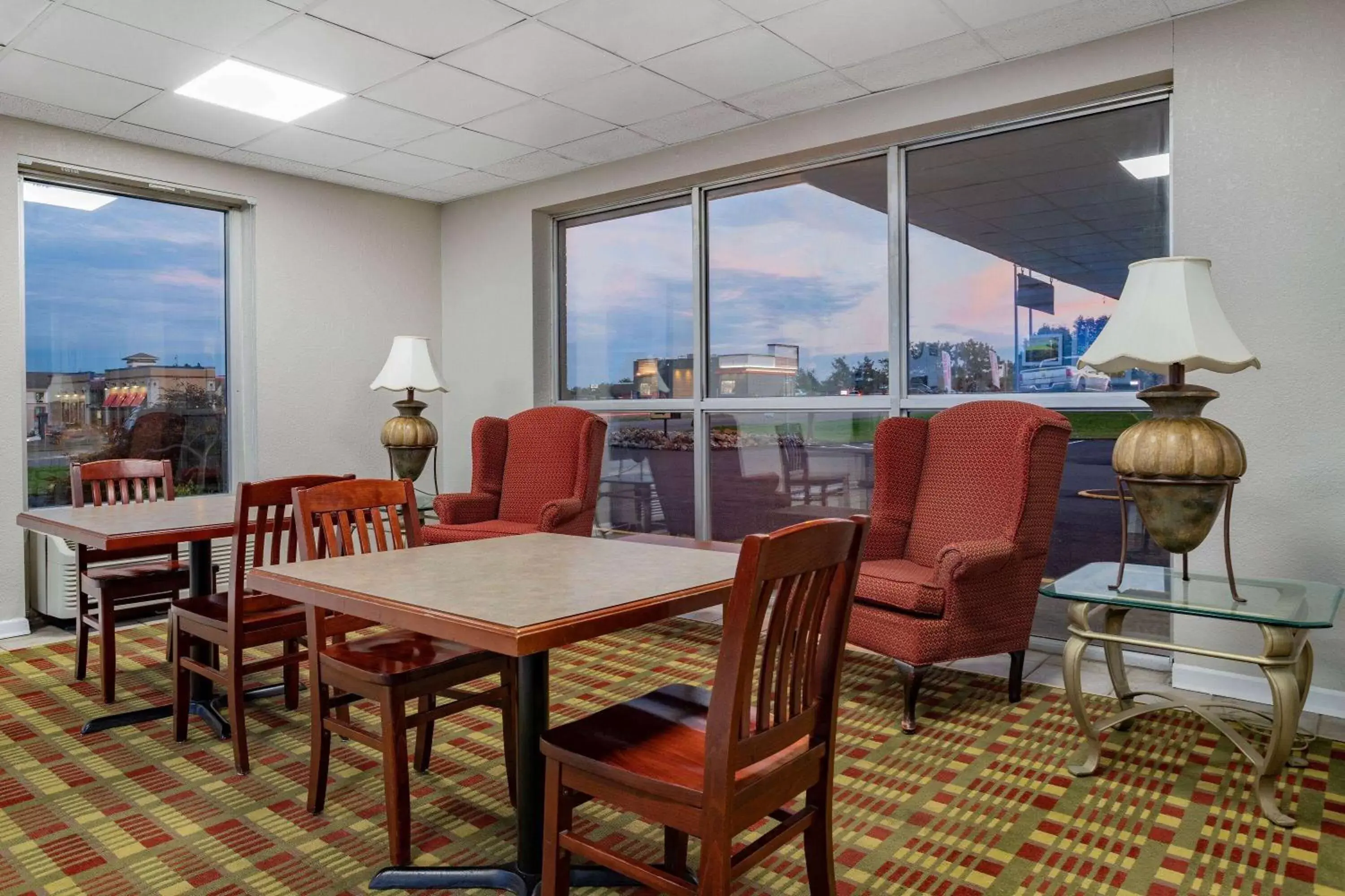 Lobby or reception in Days Inn by Wyndham Cambridge