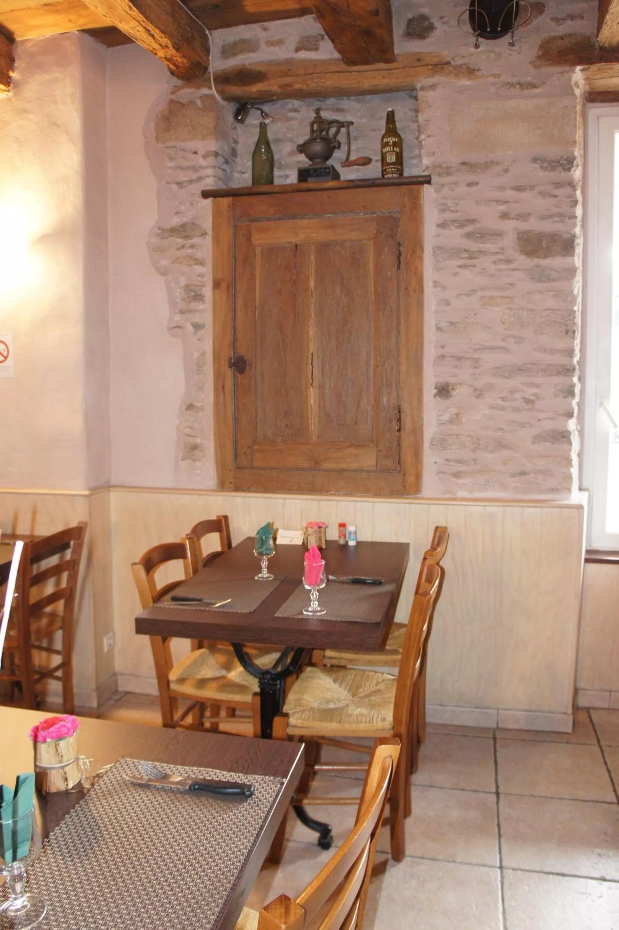 Restaurant/places to eat in Hôtel Les Tilleuls de Pareloup à Salles-Curan