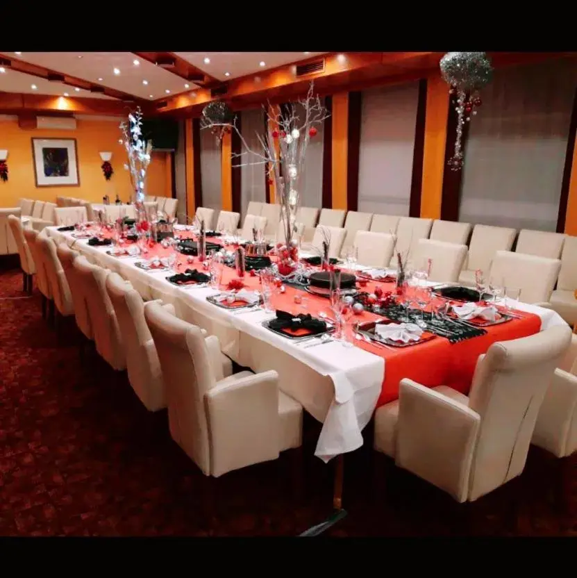 Banquet/Function facilities, Restaurant/Places to Eat in Hotel Aragia