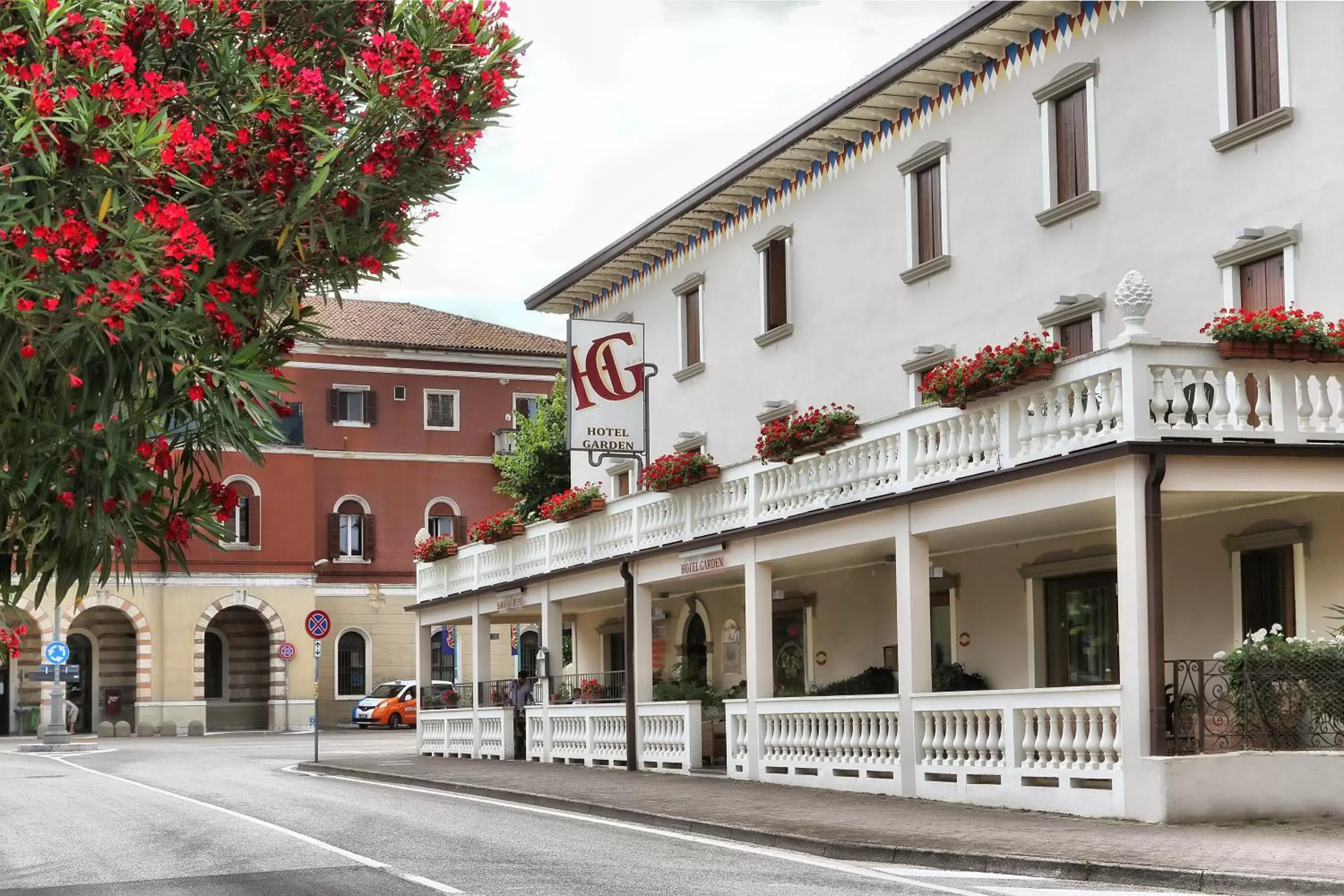 Facade/entrance, Property Building in Hotel Garden