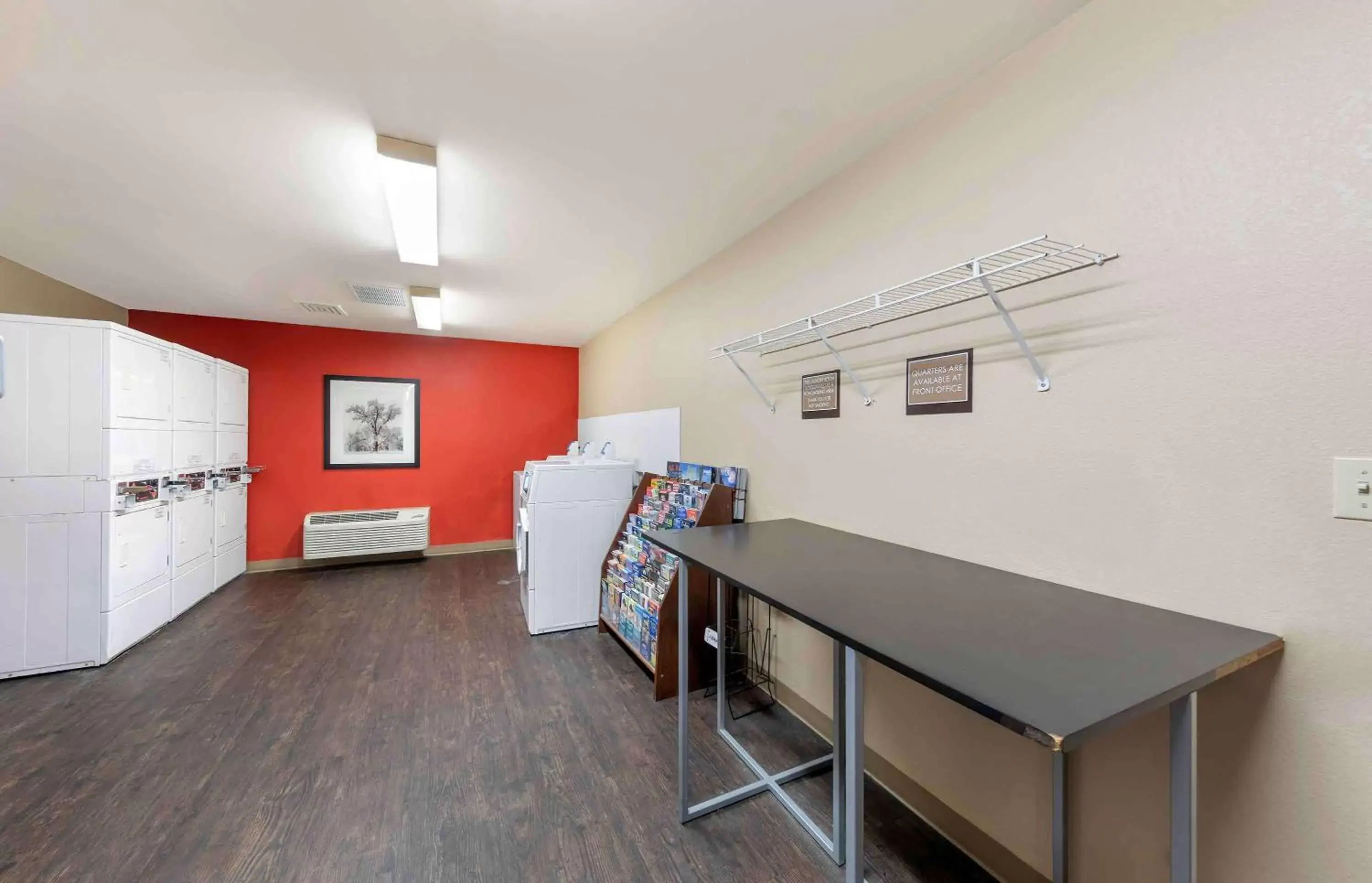 Property building in Extended Stay America Suites - Los Angeles - Valencia