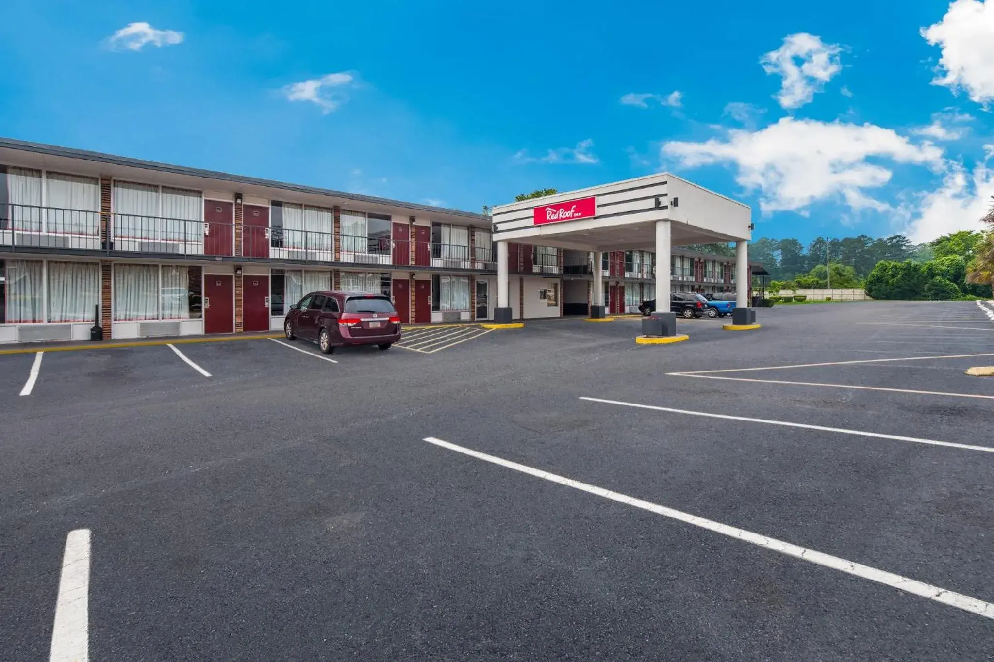 Property Building in Red Roof Inn Columbia, SC Airport