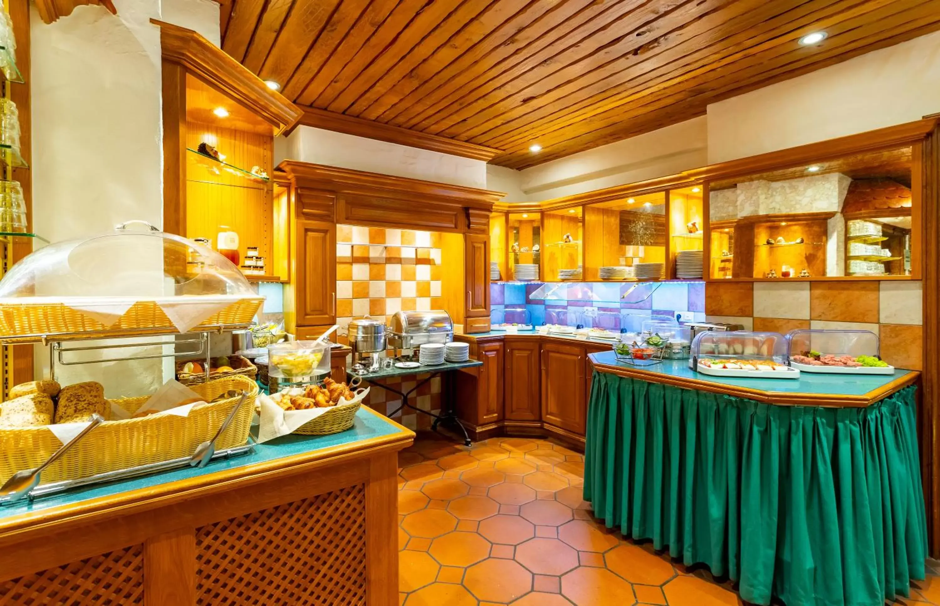 Buffet breakfast, Food in Best Western Waldhotel Eskeshof