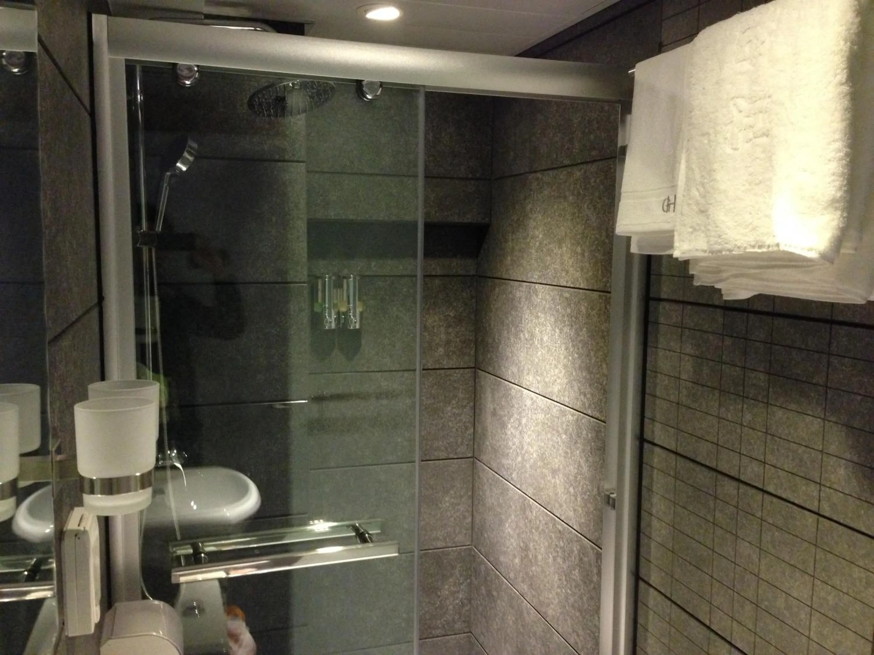 Toilet in Seasons Hotel - Causeway Bay