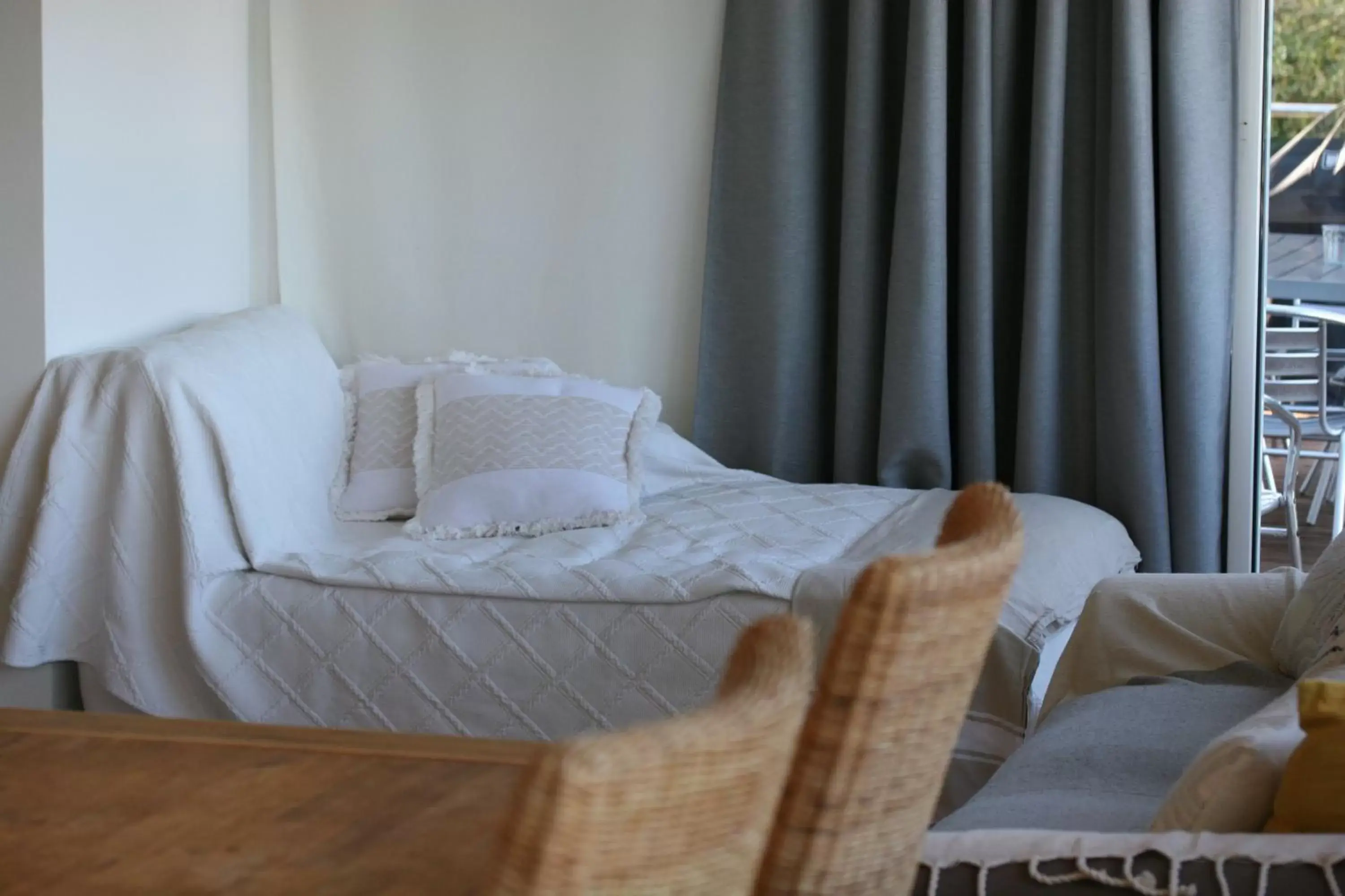 Living room, Bed in Hotel Villa Maya