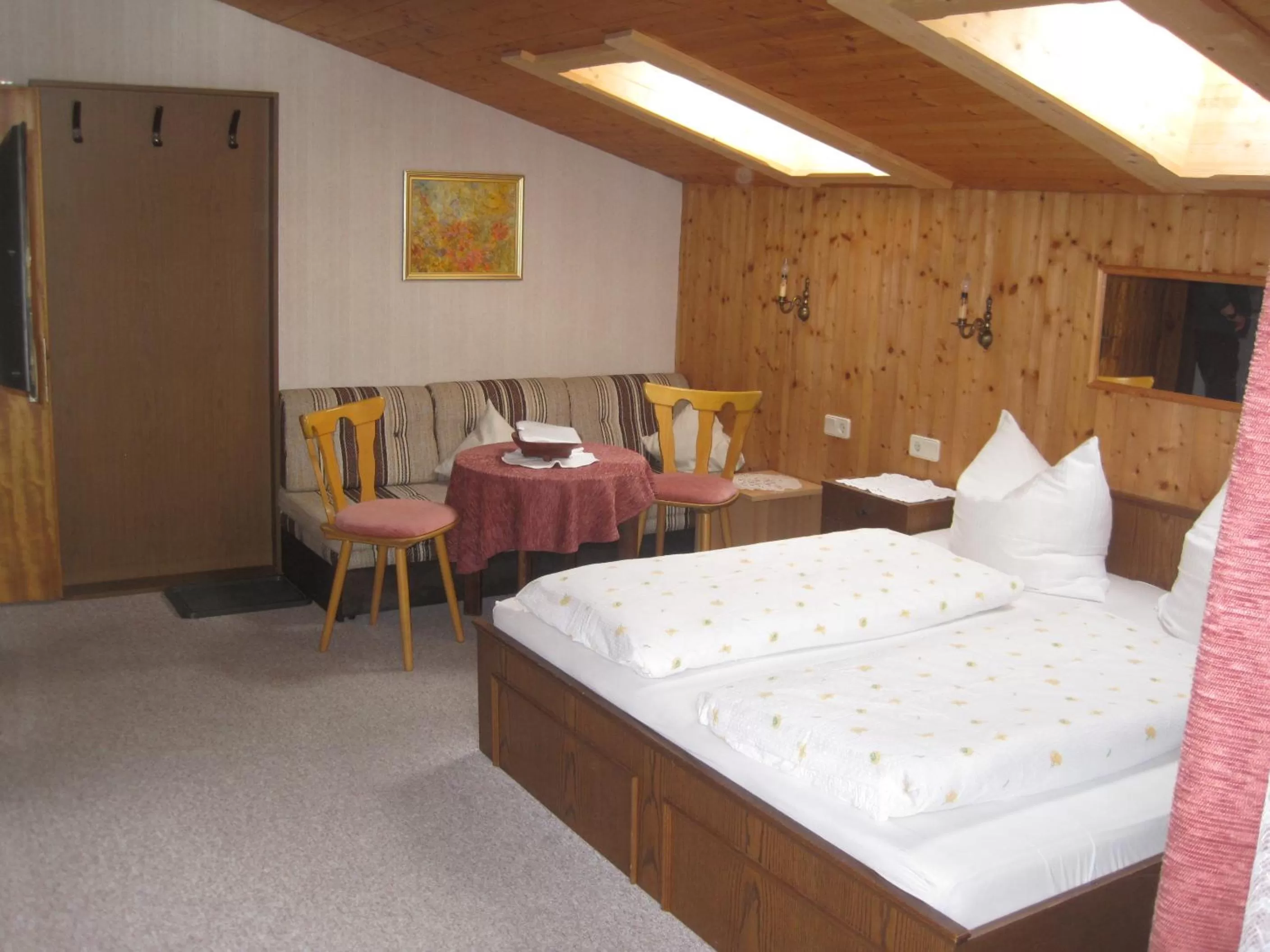 Photo of the whole room, Bed in Gästehaus Lackner