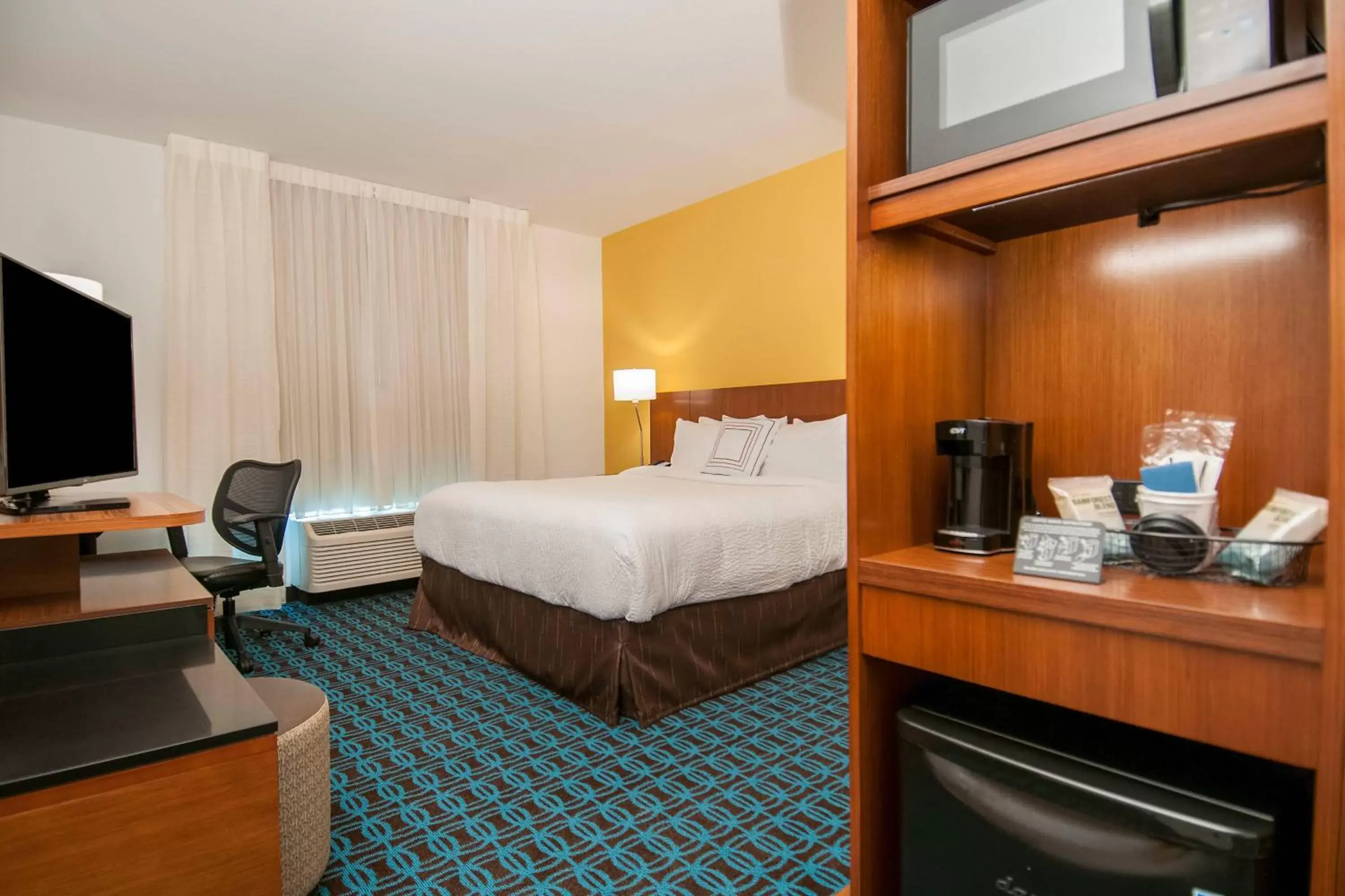 Photo of the whole room, Bed in Fairfield Inn & Suites by Marriott LaPlace