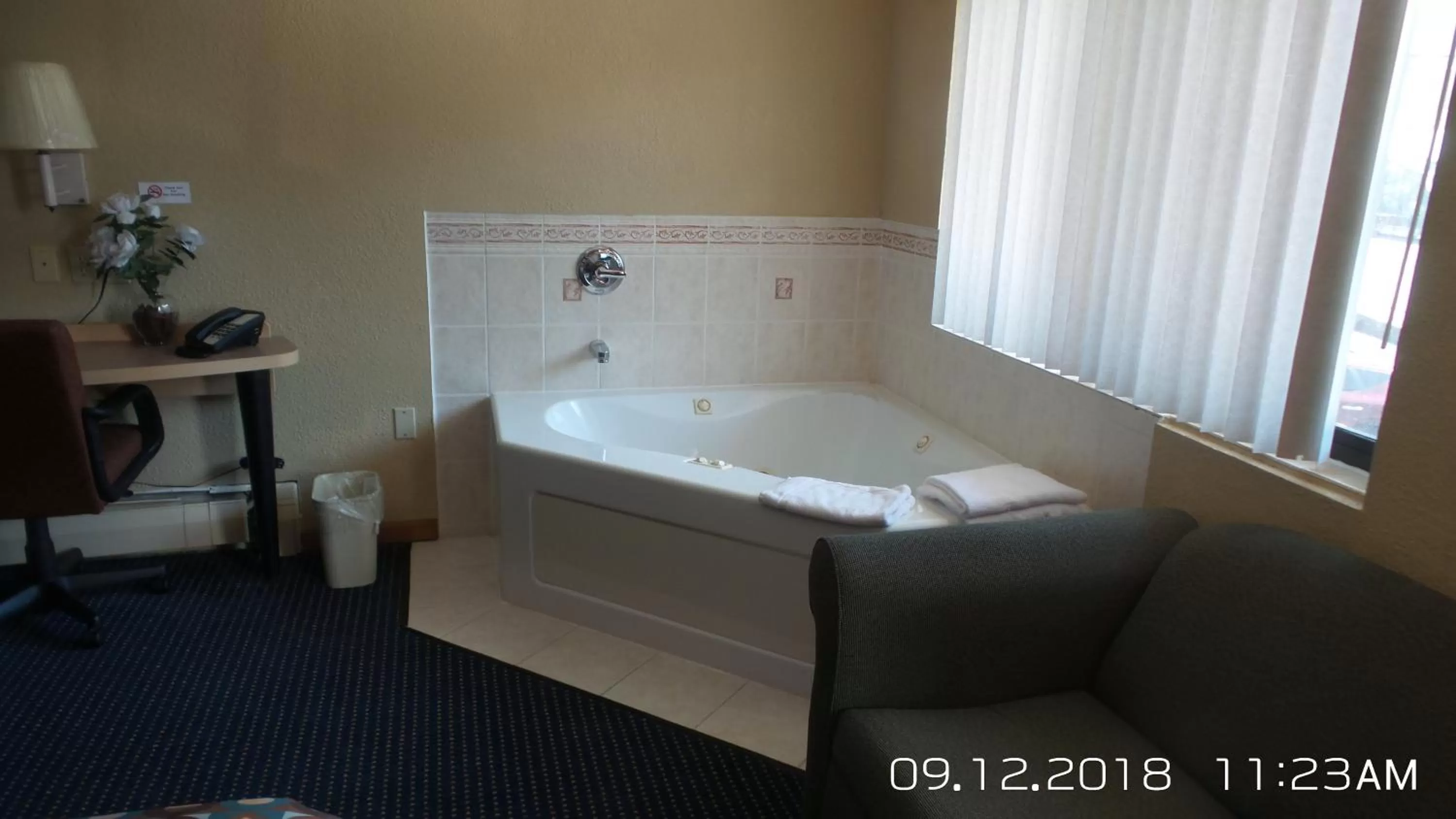 Bed in Rivers EDGE MOTEL