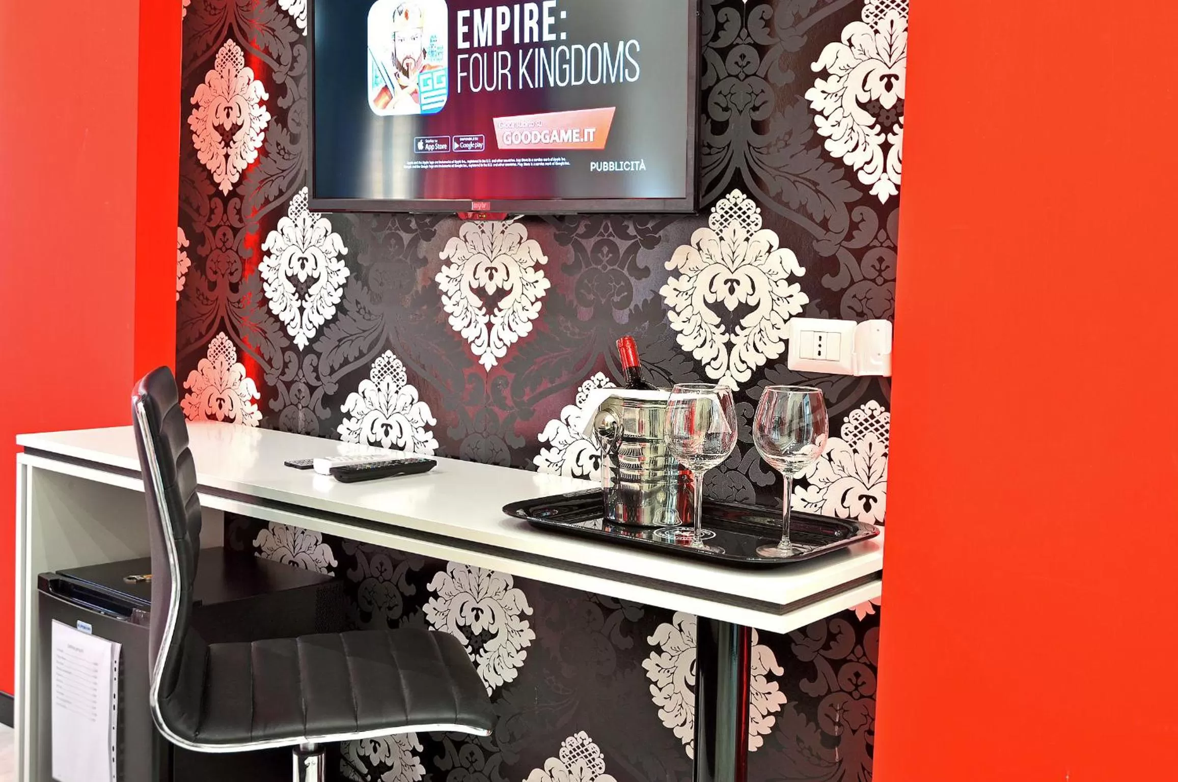 Decorative detail in Black & White G&G