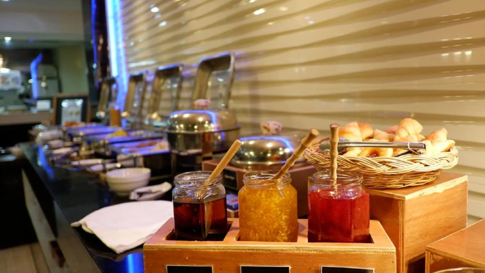 Food in Aspen Suites Hotel Sukhumvit 2