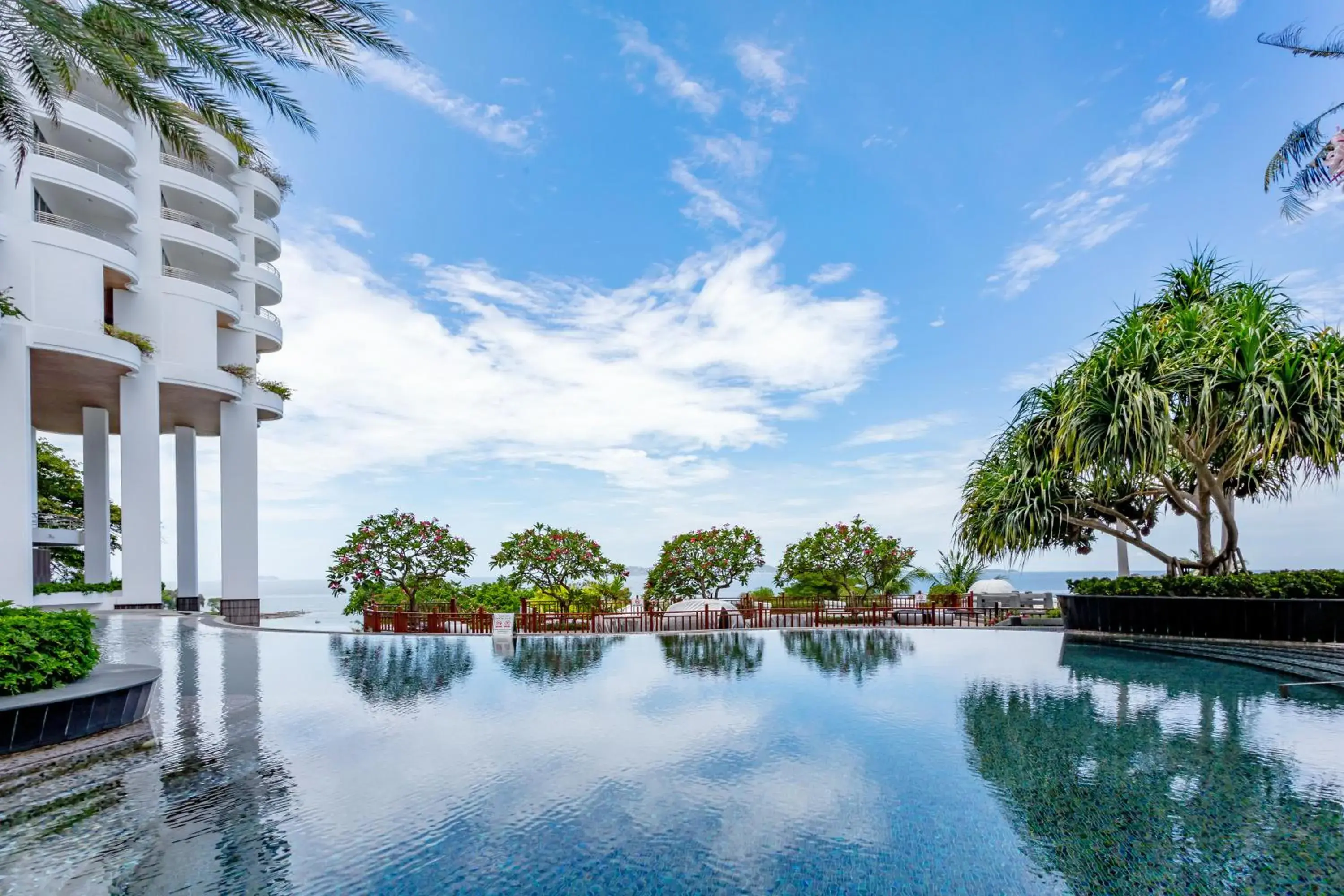 Pool view, Swimming Pool in Royal Cliff Grand Hotel Pattaya