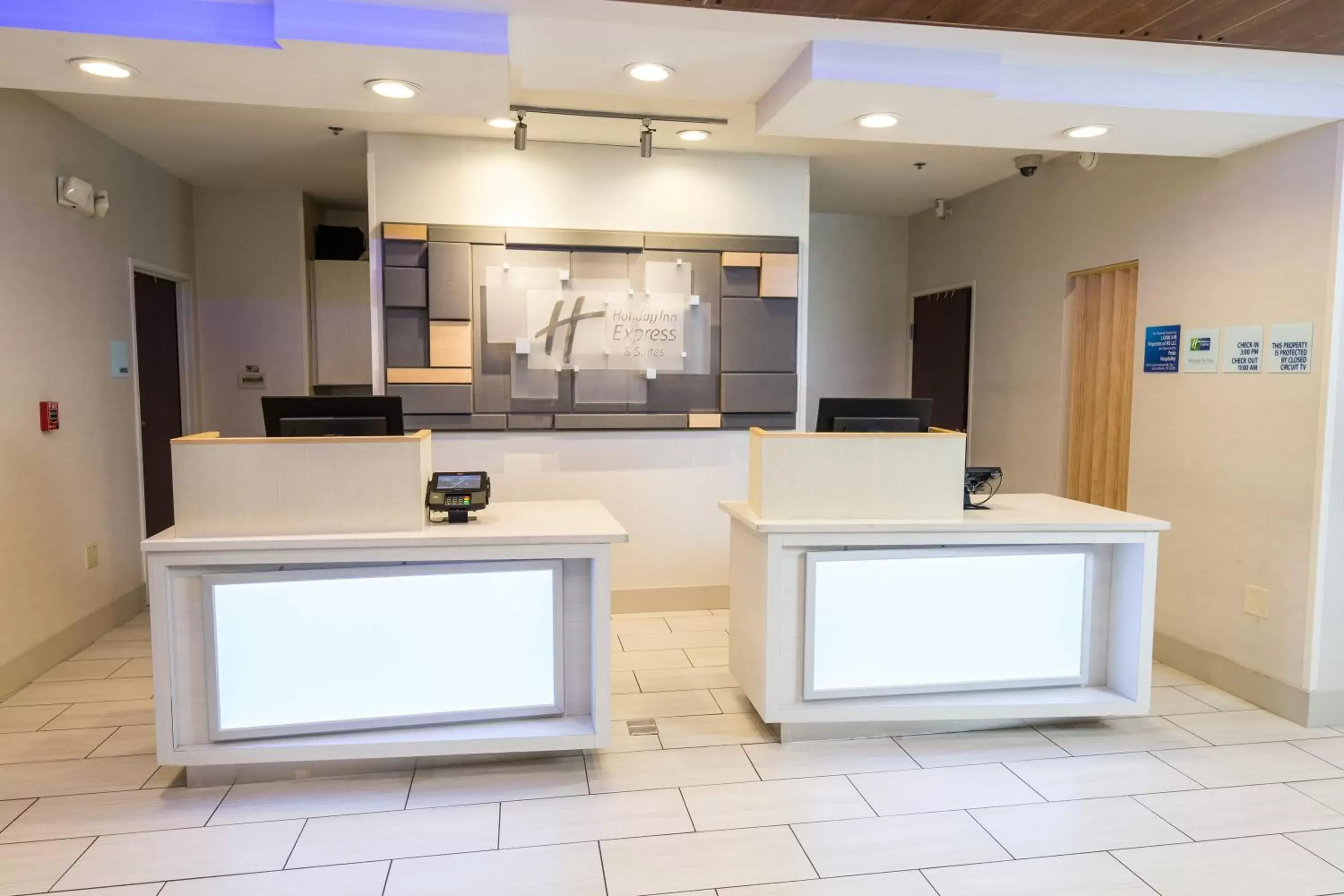 Lobby/Reception in Holiday Inn Express Hotel & Suites Clinton, an IHG Hotel