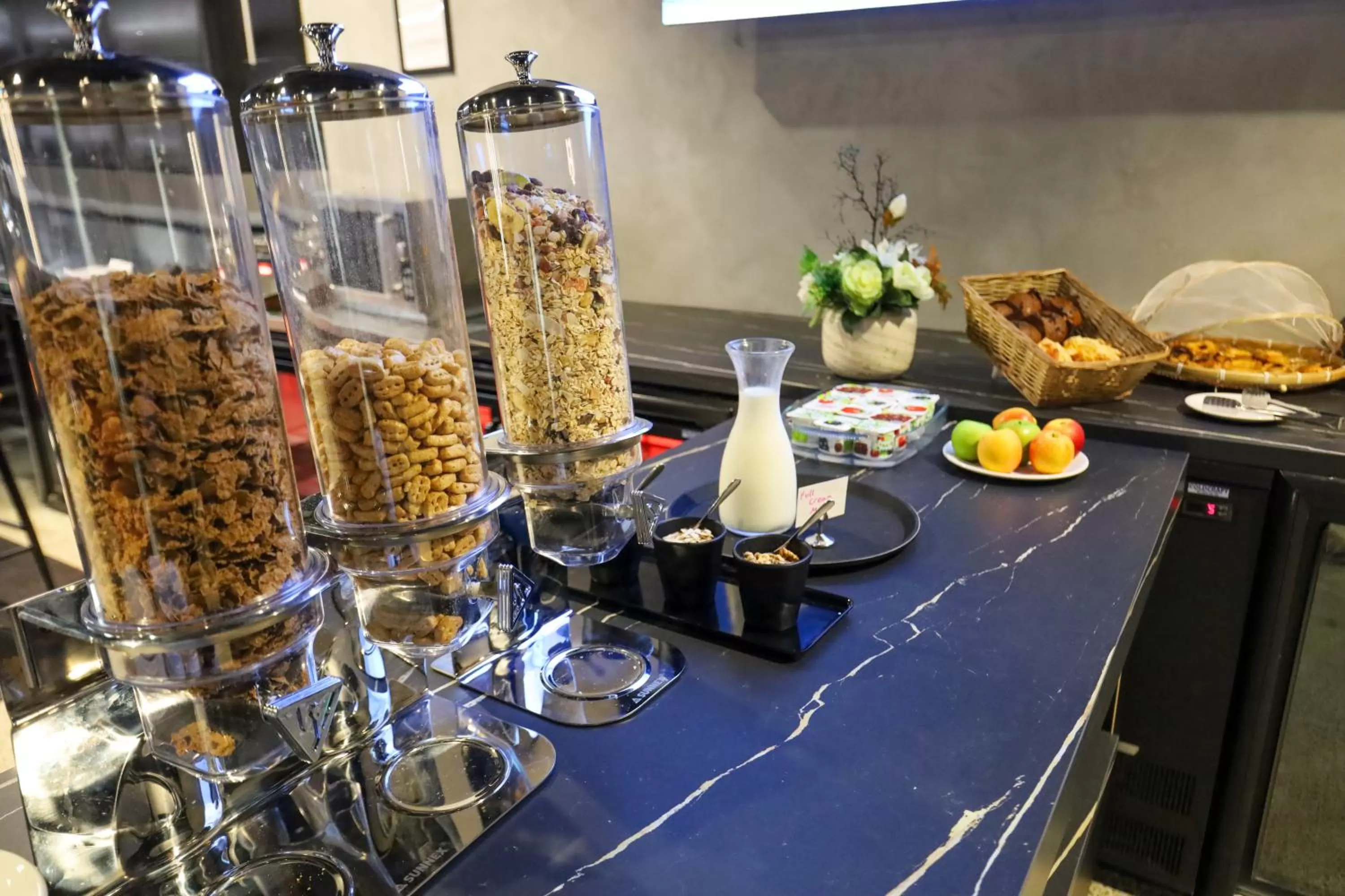 Restaurant/places to eat in Microtel by Wyndham Wellington