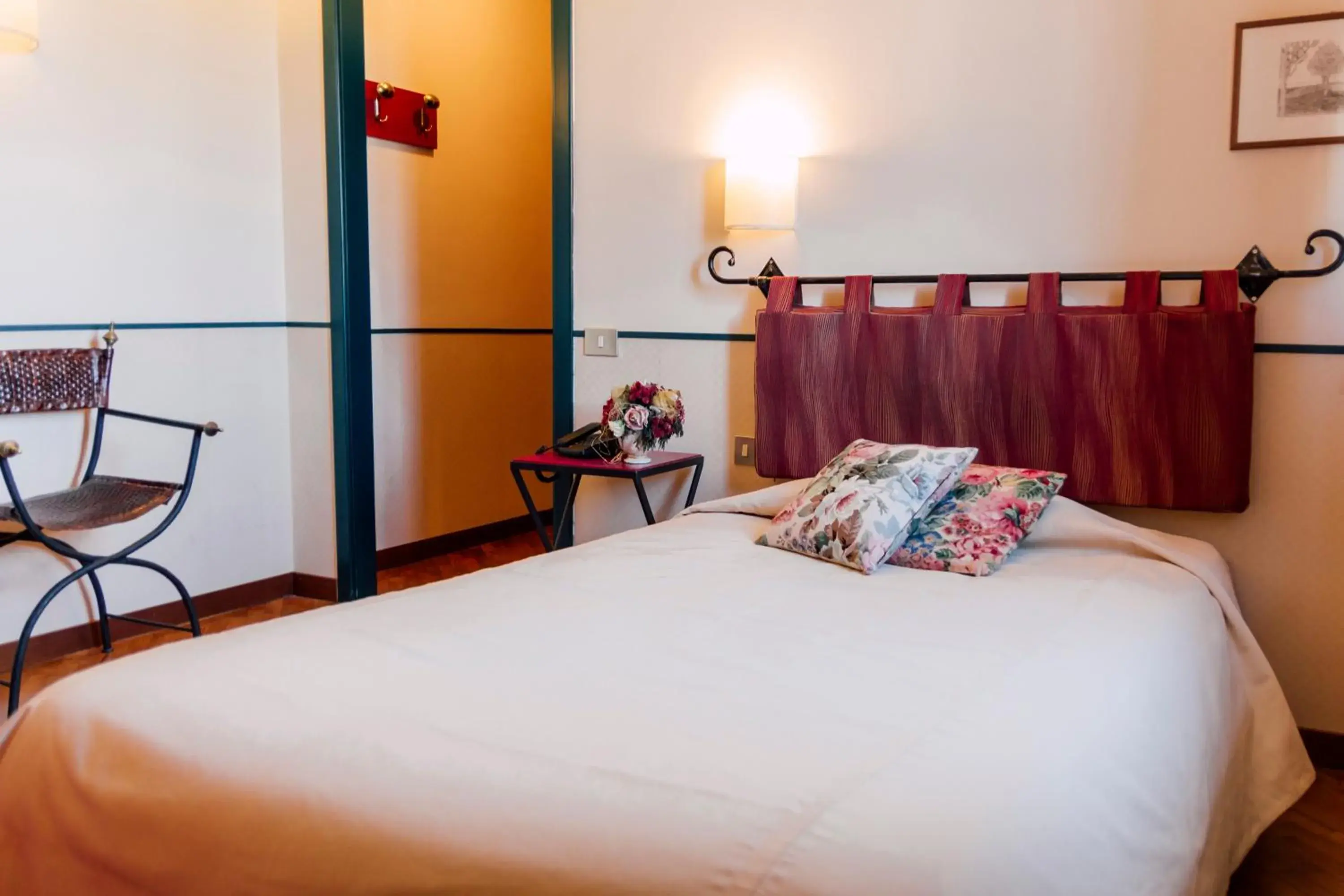 Photo of the whole room, Bed in Hostellerie Du Golf Photo of the whole room, Bed in Hostellerie Du Golf