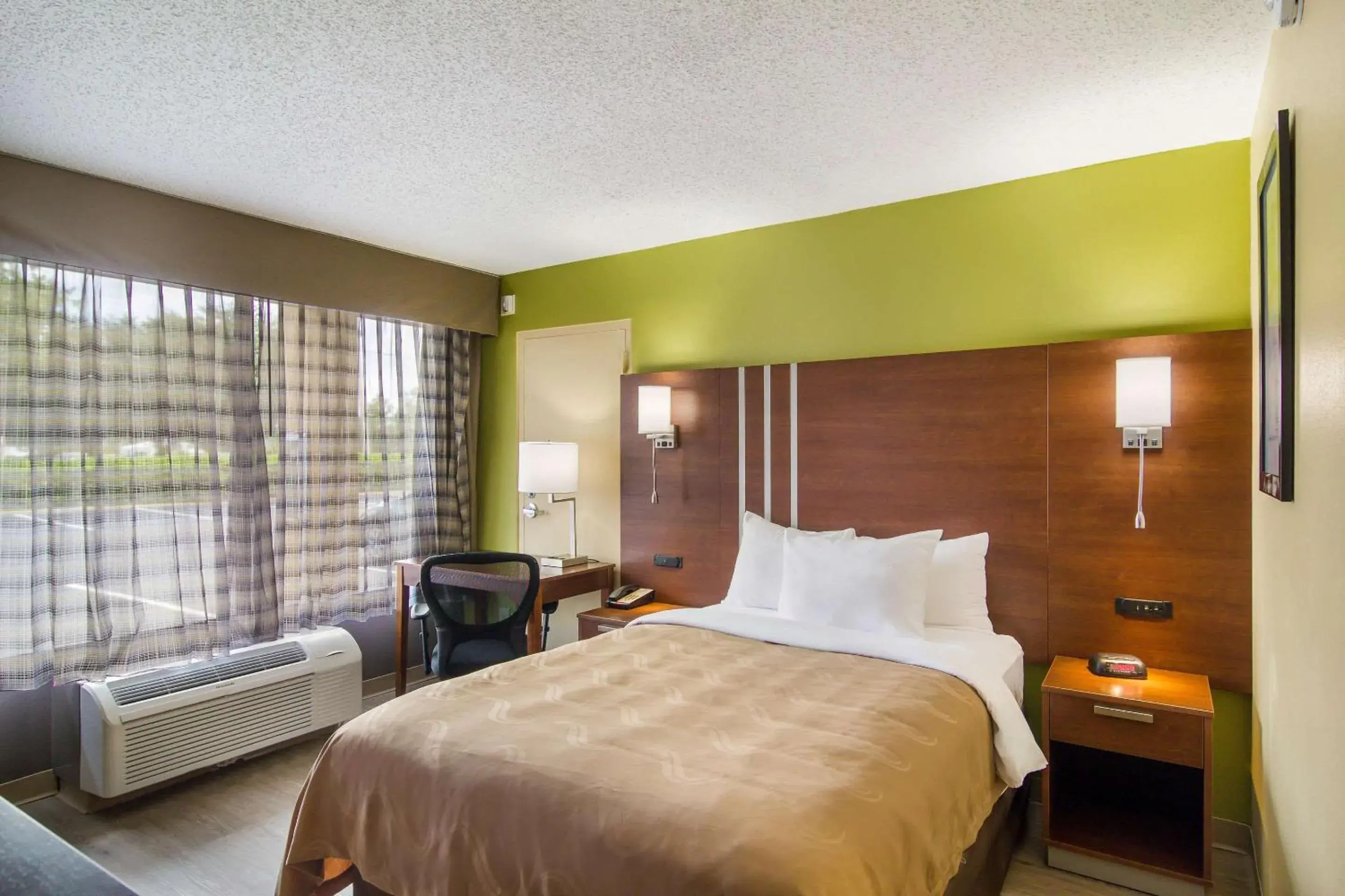 Double Room with Tub - Accessible/Non-Smoking in Stayable Suites Jax West Double Room with Tub - Accessible/Non-Smoking in Stayable Suites Jax West