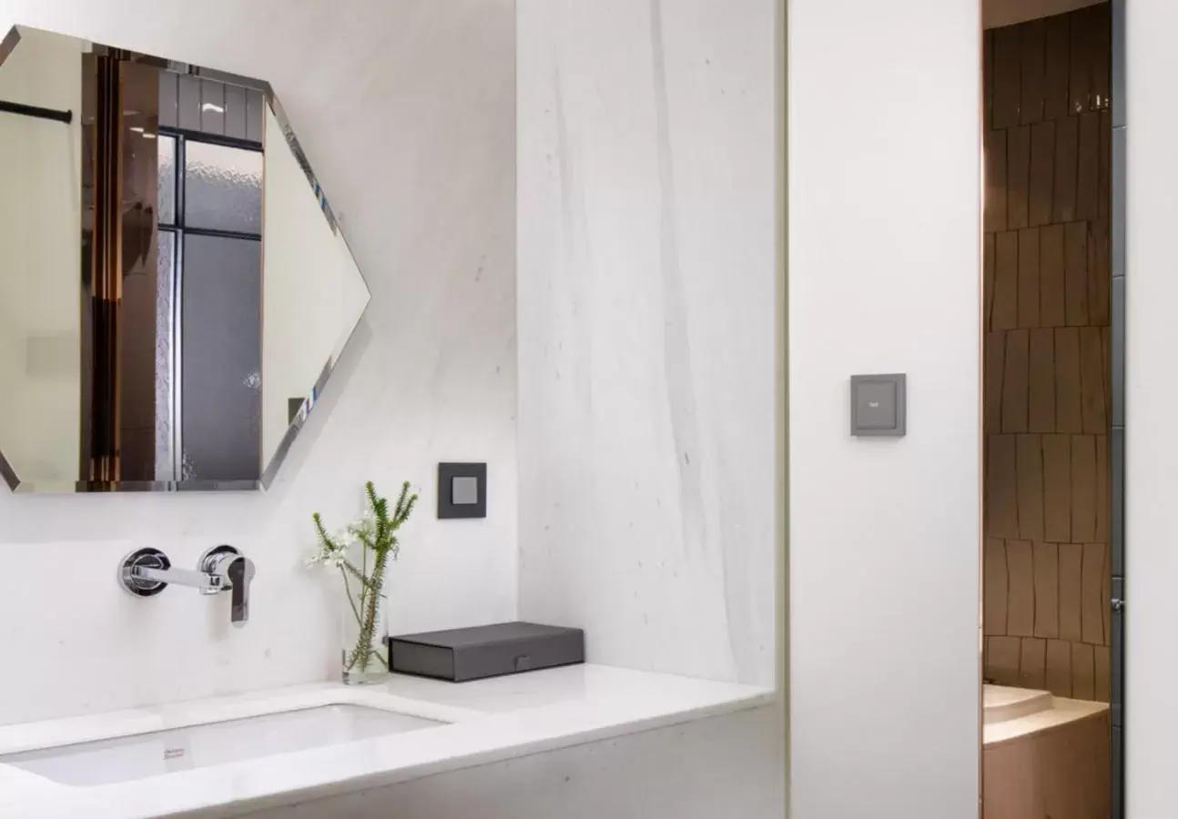 Bathroom in Park Marine Hotel