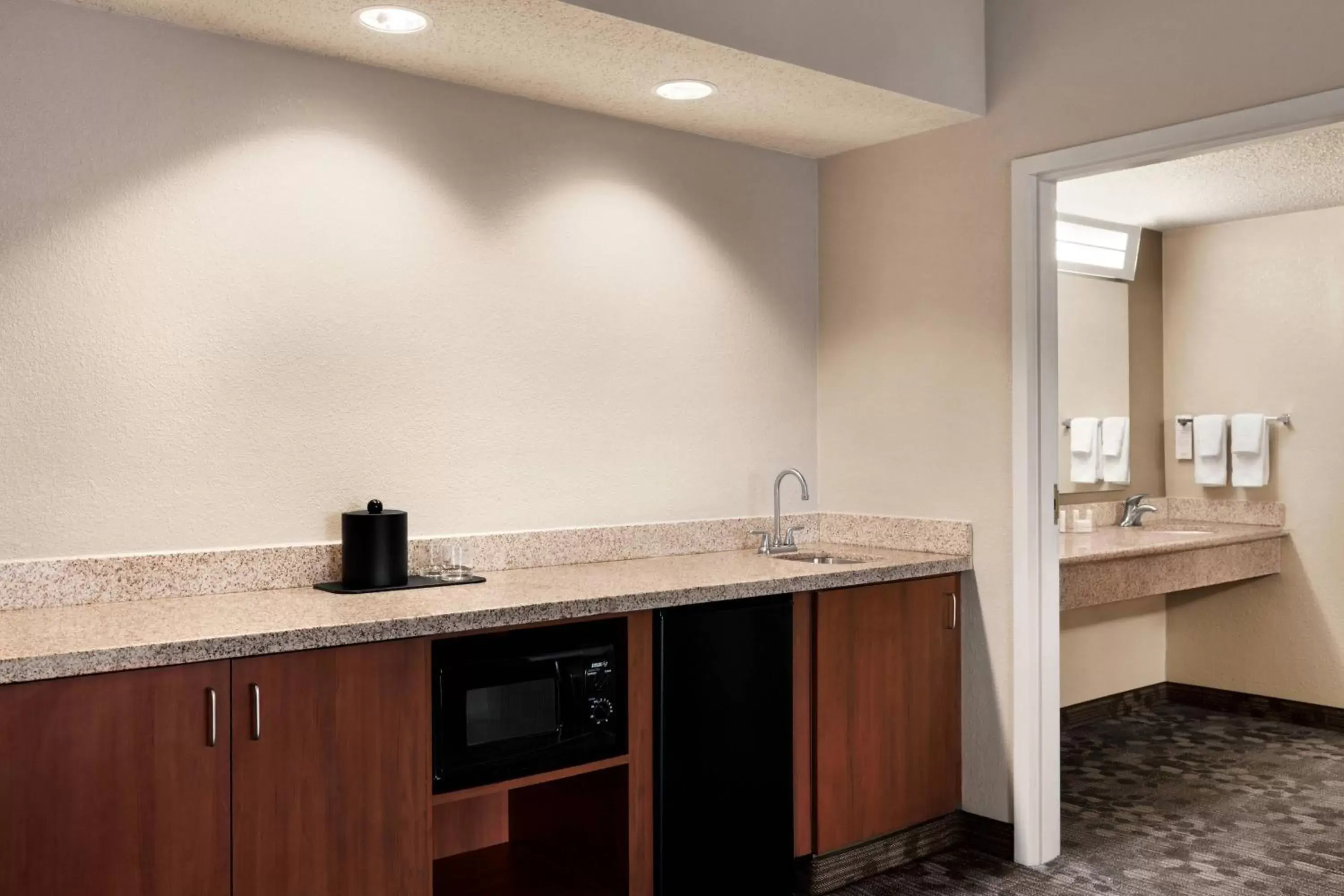 Bathroom, Kitchen/Kitchenette in Courtyard by Marriott Tulsa Central