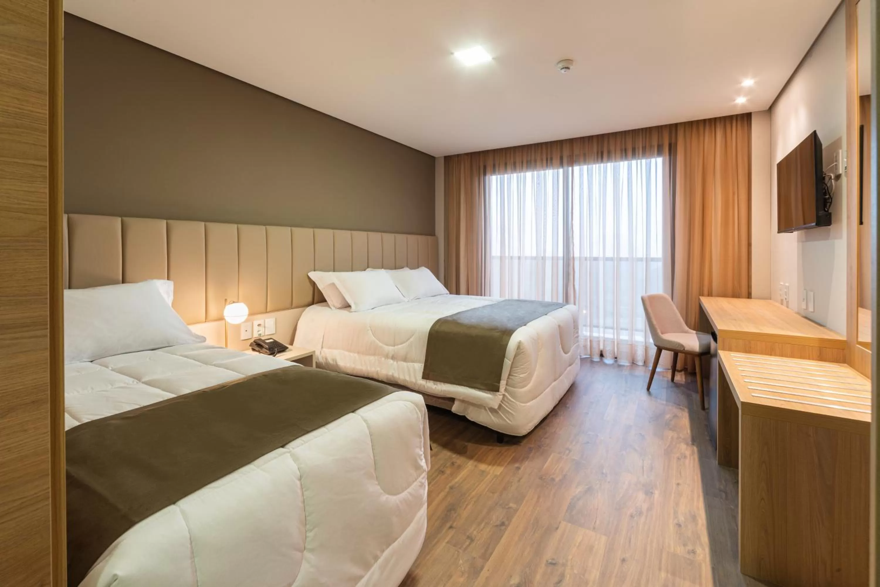 Photo of the whole room, Bed in Laghetto Canela