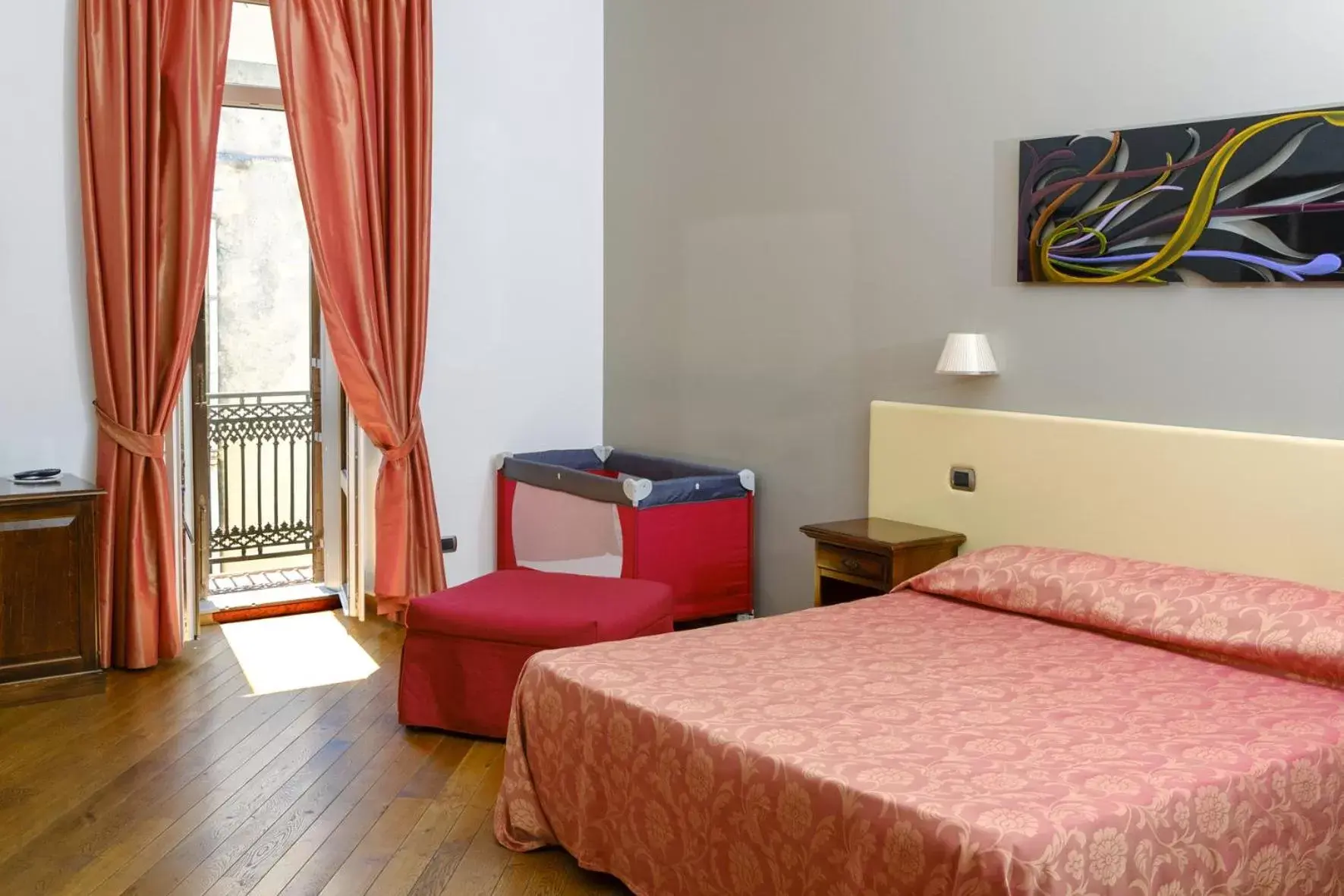 cot, Bed in Hotel Medici