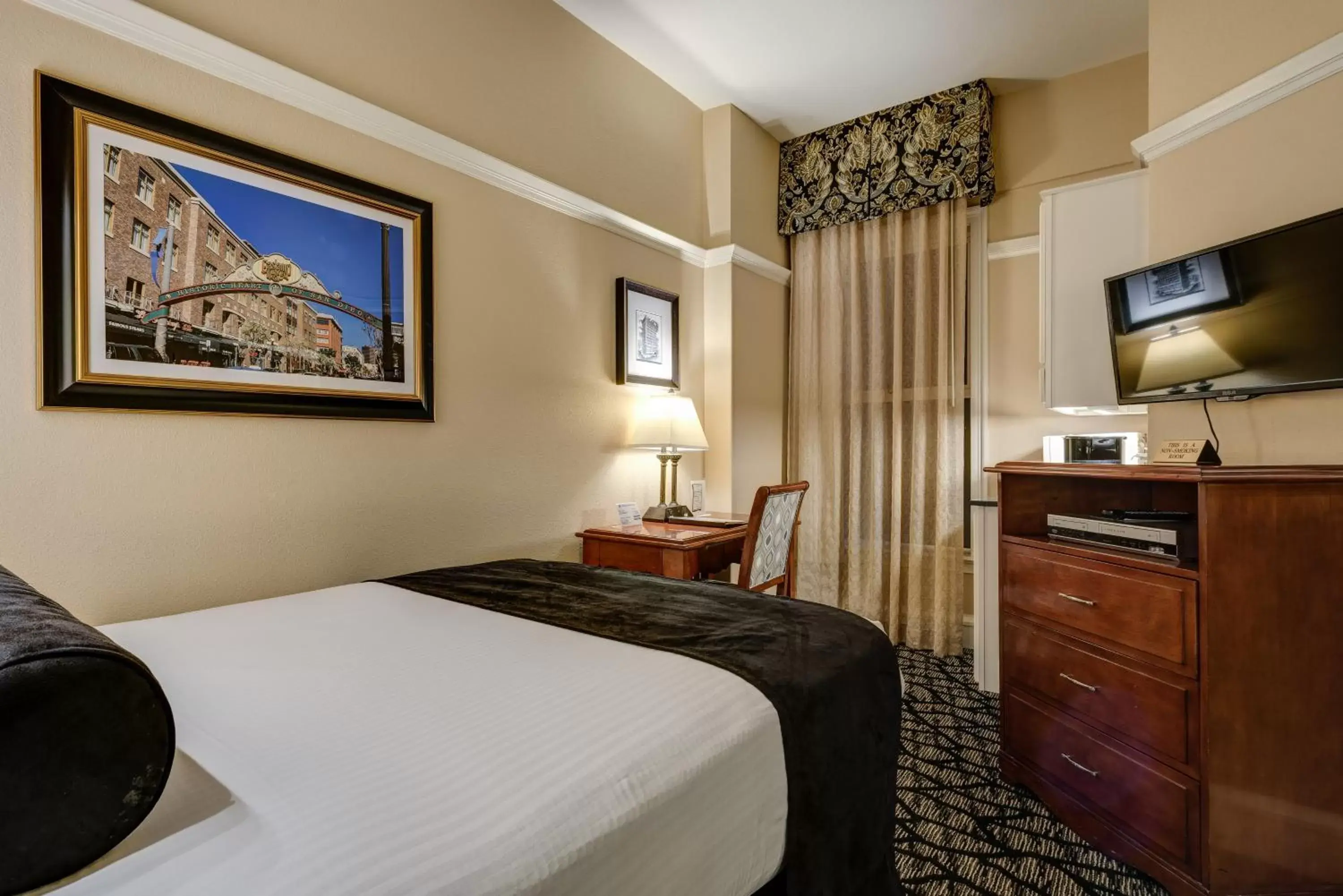 Bed in Gaslamp Plaza Suites