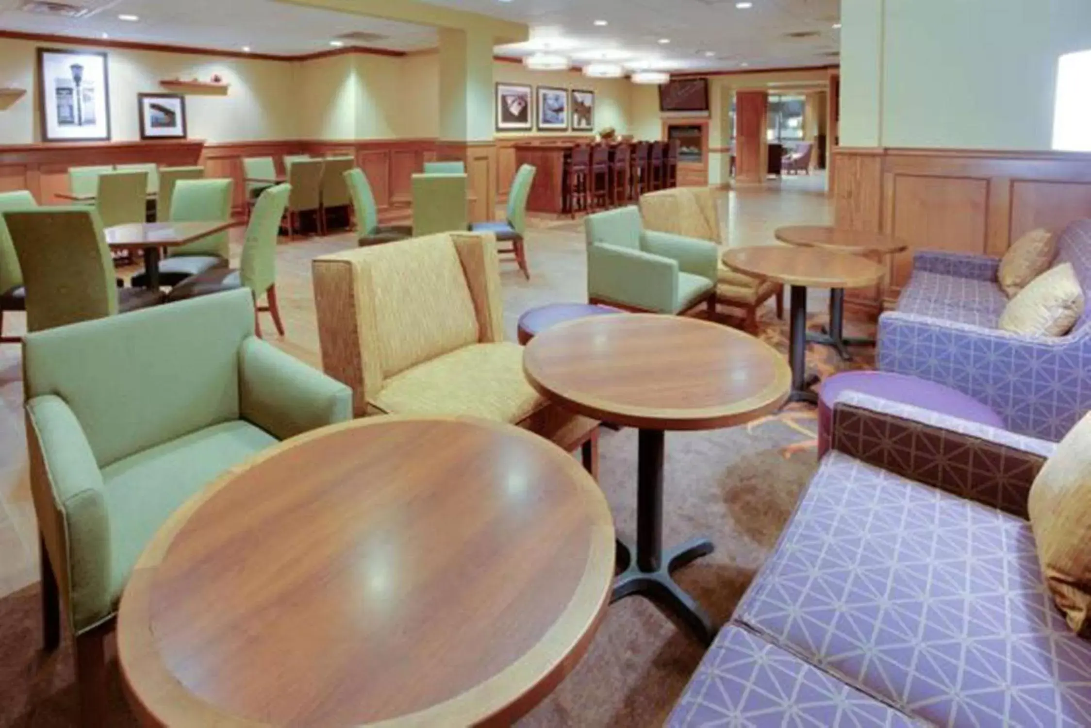 Lobby or reception, Restaurant/Places to Eat in Hampton Inn Bordentown