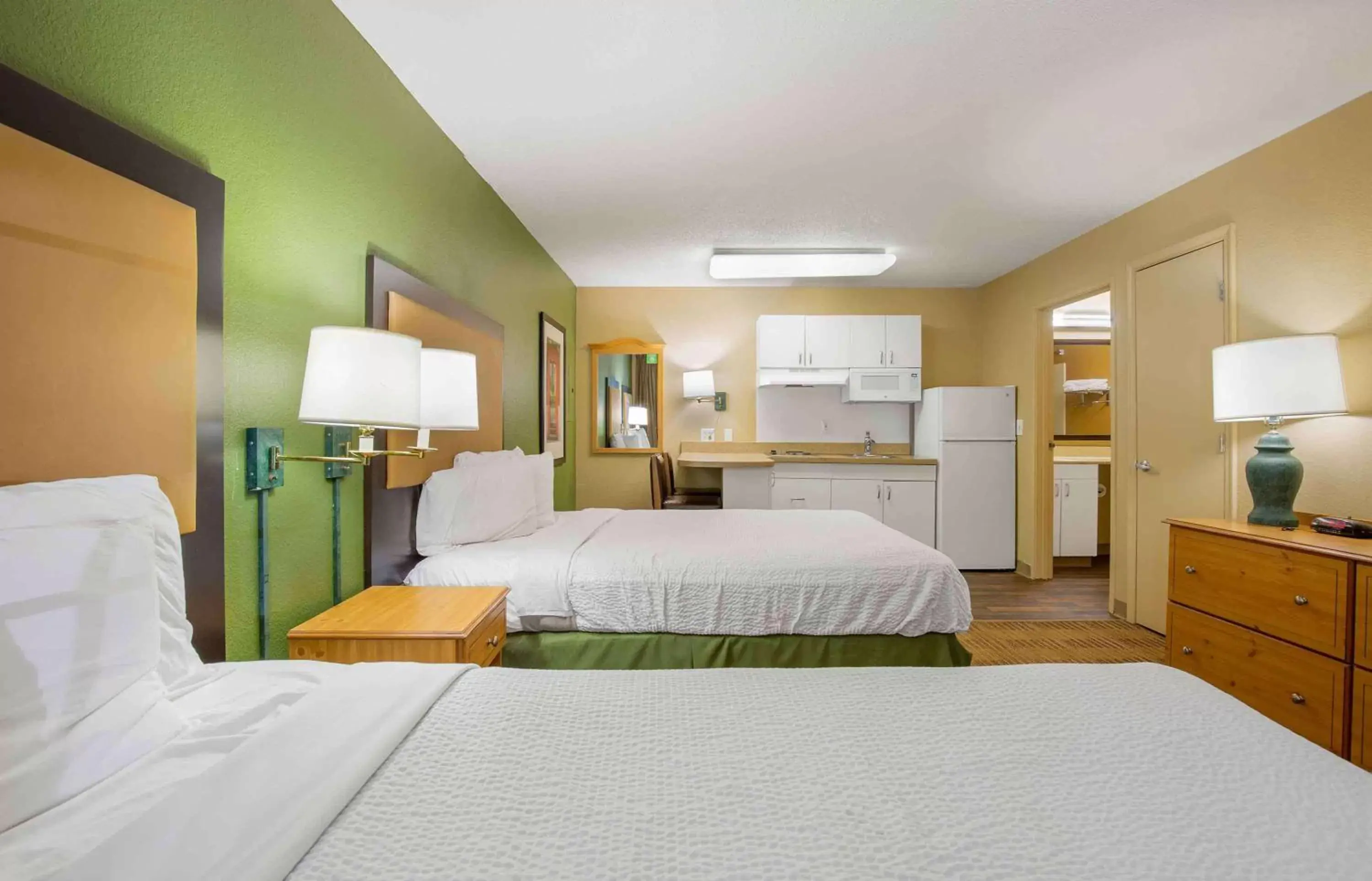 Bedroom, Bed in Extended Stay America Suites - Washington, DC - Sterling - Dulles