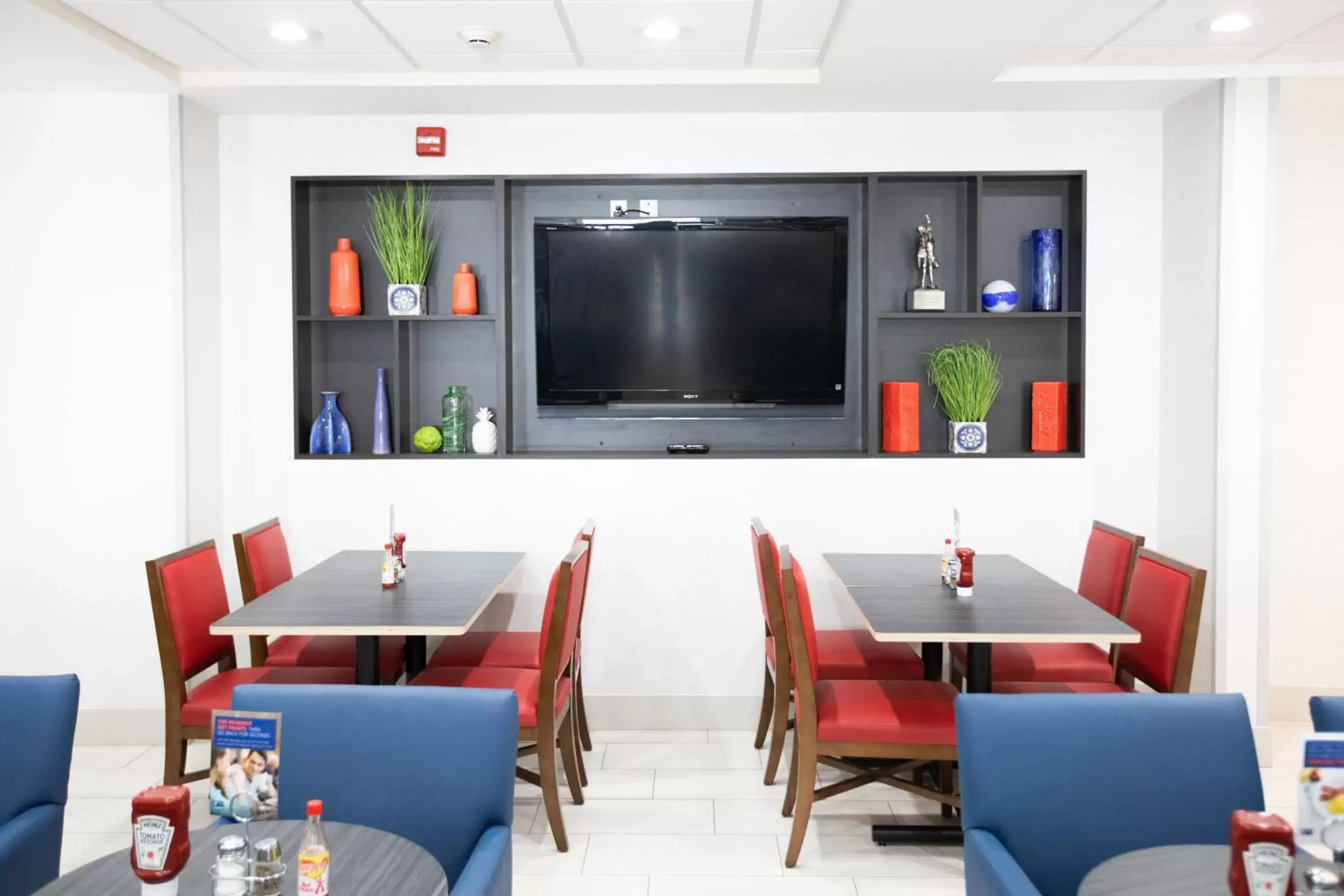 Lobby or reception, Restaurant/Places to Eat in Holiday Inn Express & Suites Knoxville-Farragut, an IHG Hotel