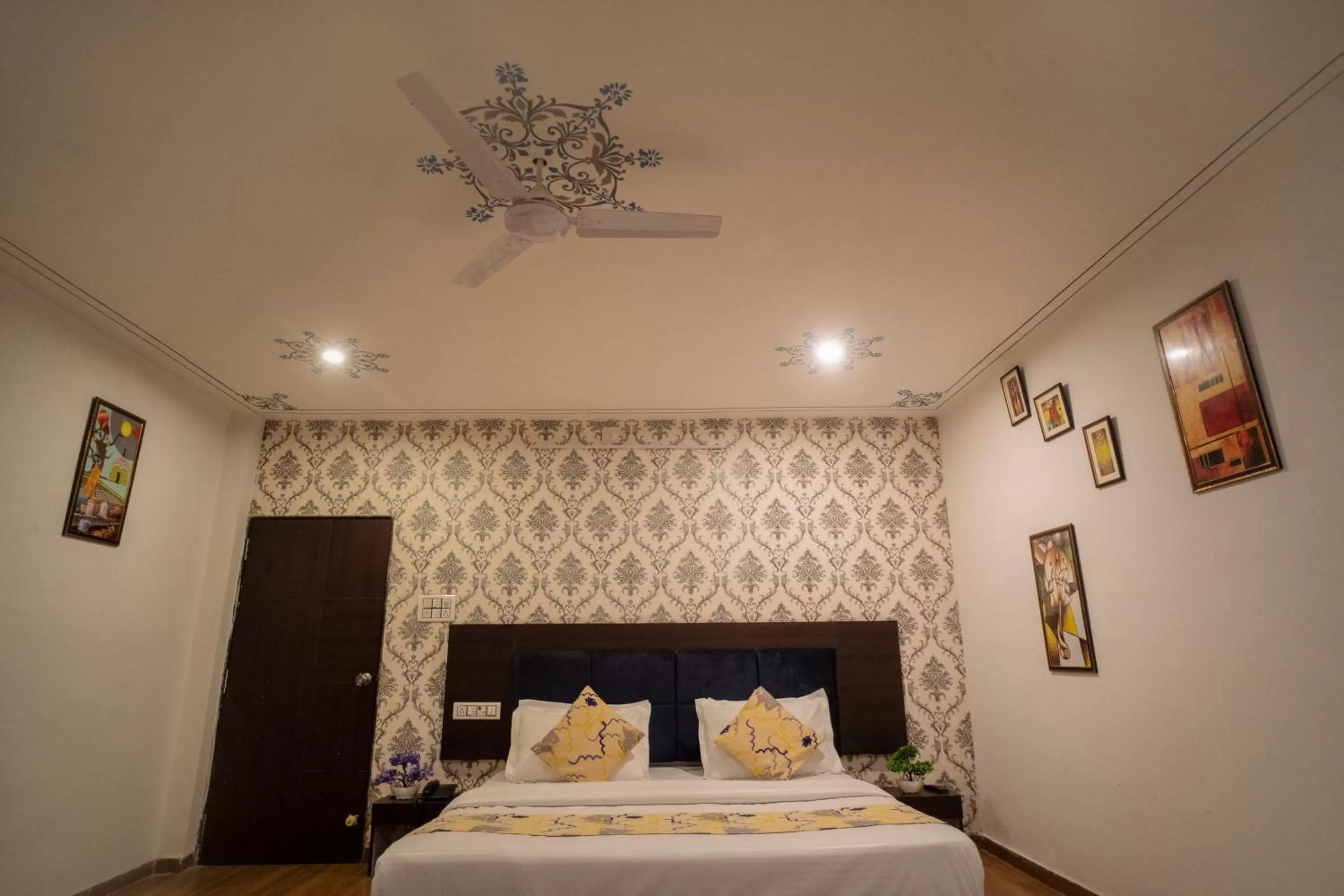 Bedroom, Bed in Tripli Hotels Arunoday Palace