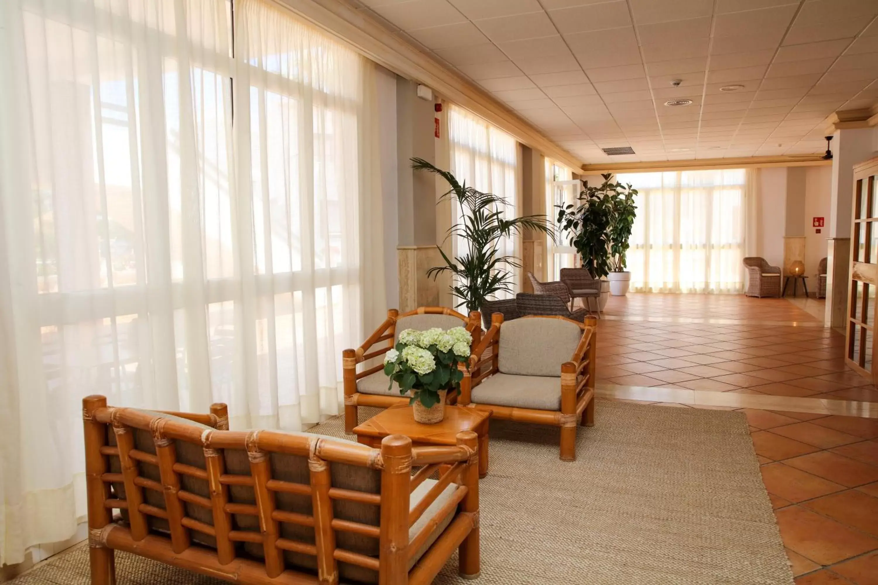 Living room, Lobby/Reception in Nuramar Resort & Villas