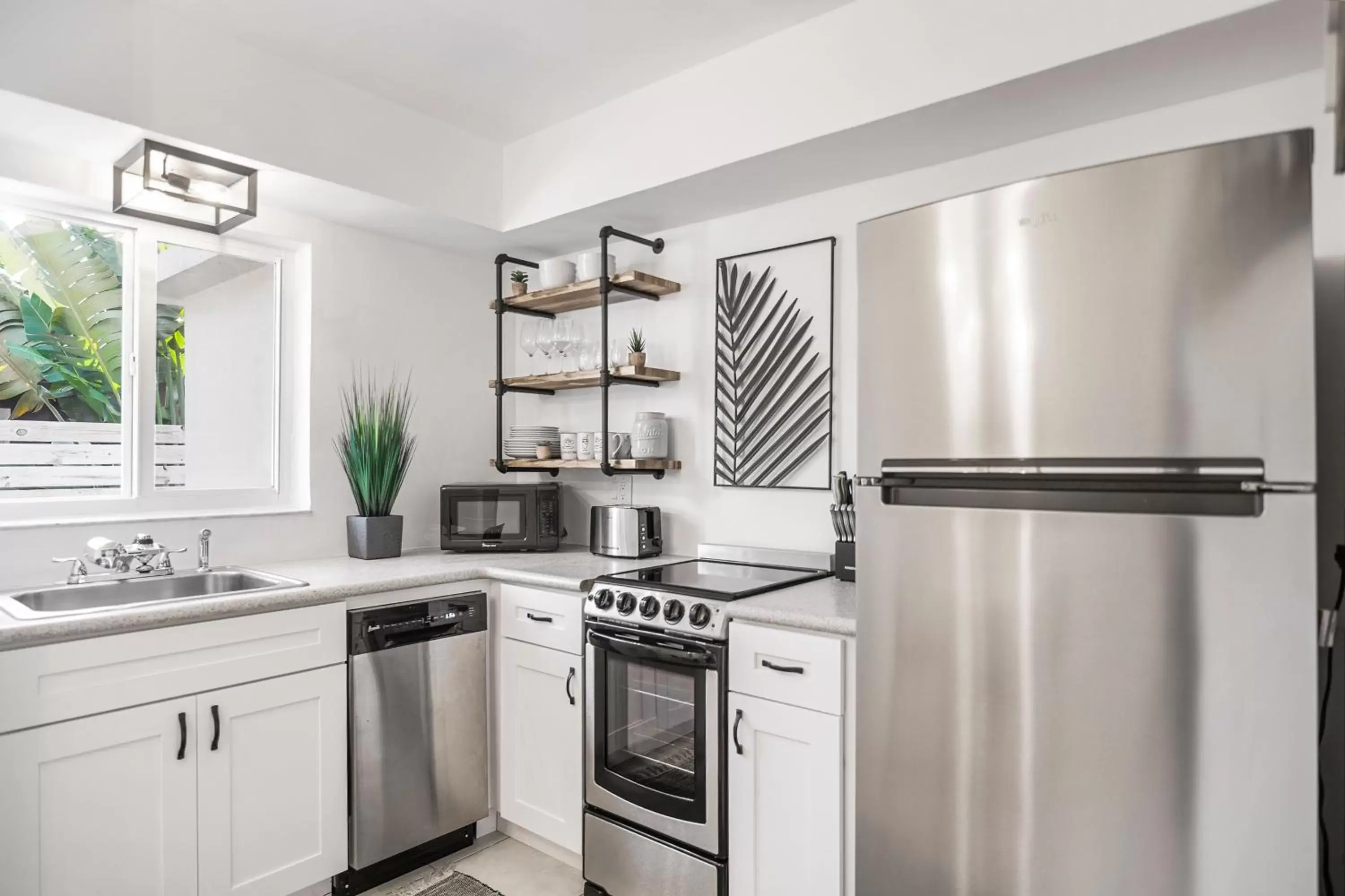 Kitchen or kitchenette, Kitchen/Kitchenette in Alani Bay Premium Condos