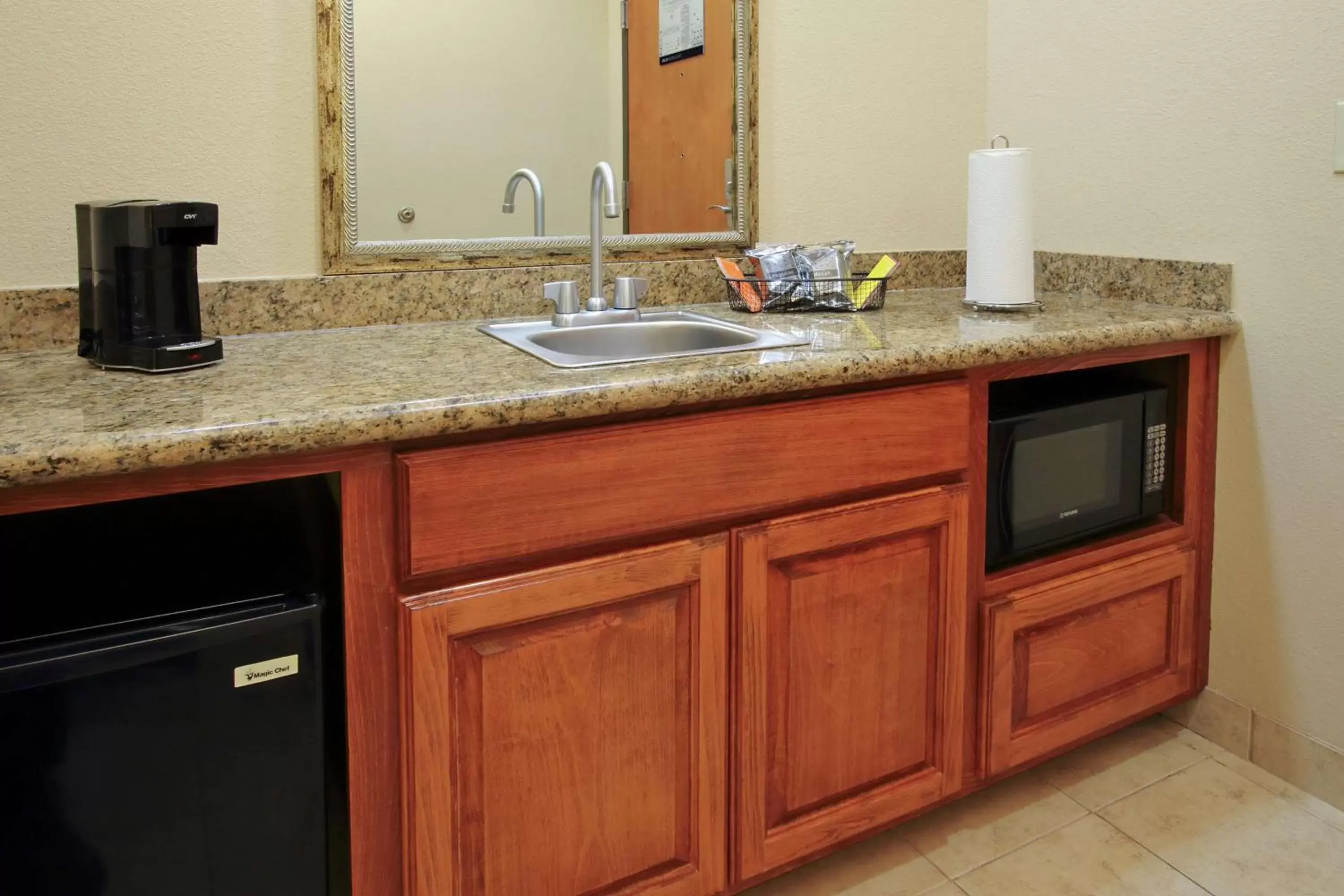 Bedroom, Bathroom in Hampton Inn & Suites Buffalo