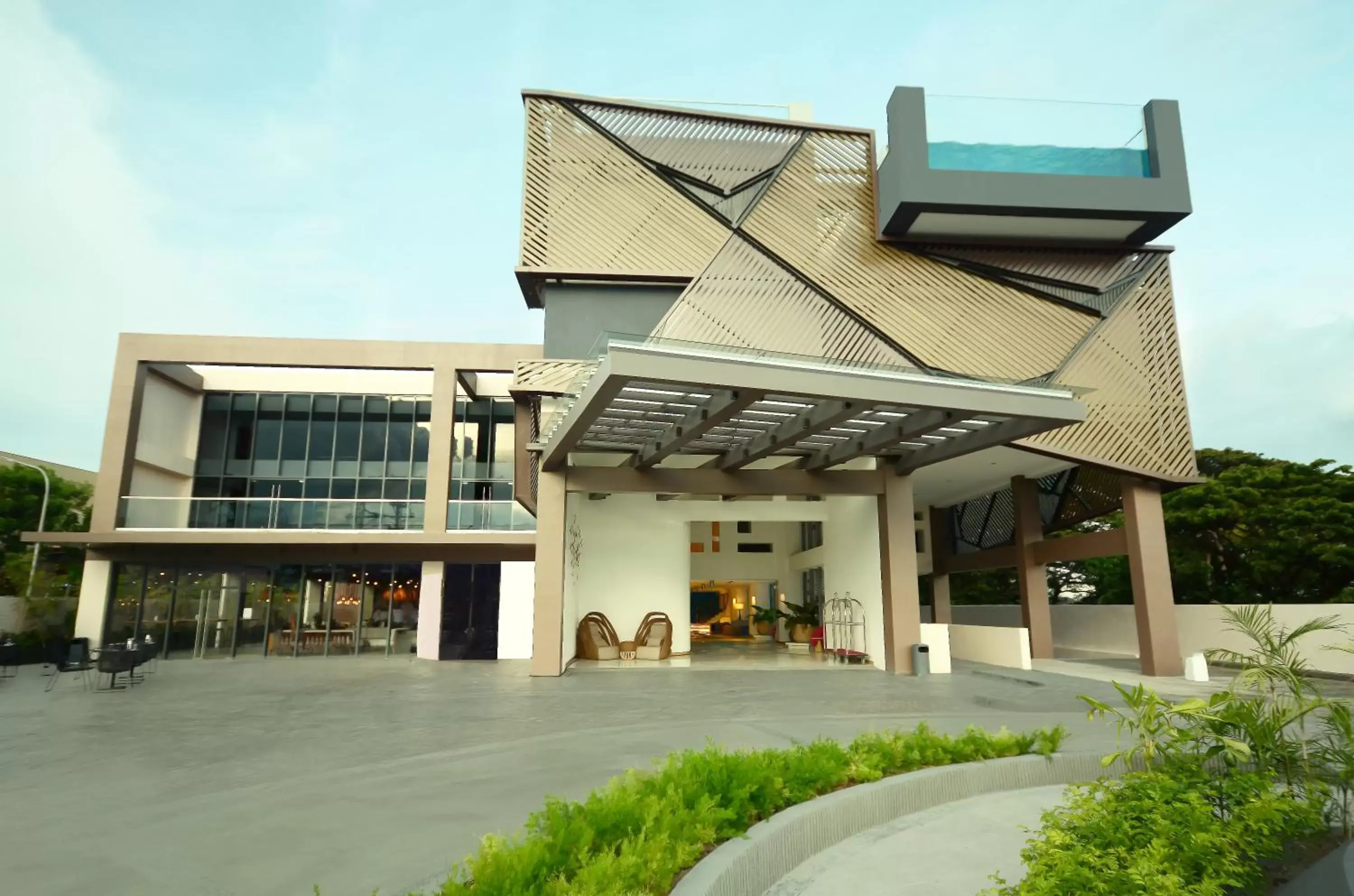 Facade/entrance, Property Building in Hue Hotels and Resorts Puerto Princesa Managed by HII