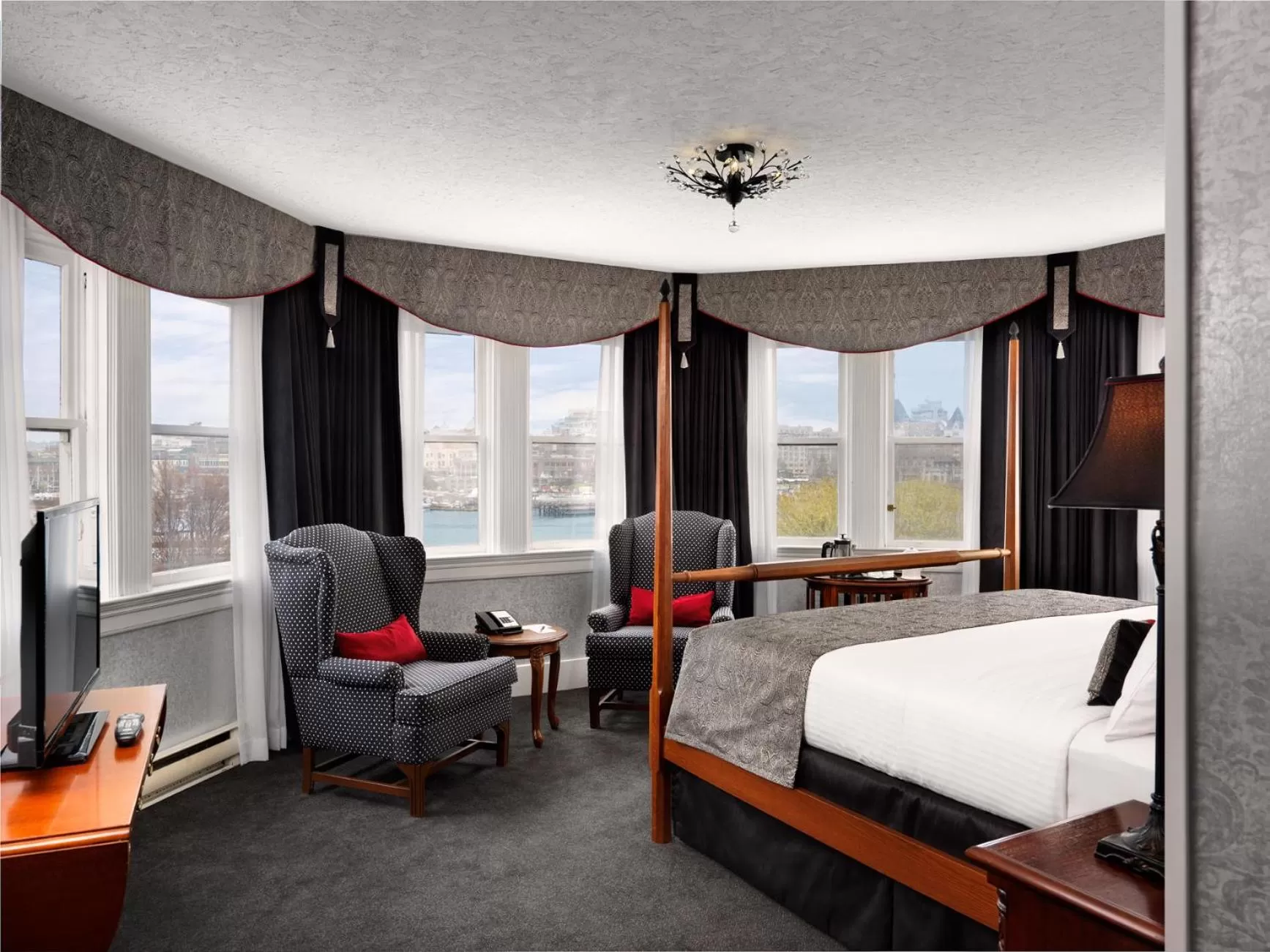 Superior King Room with Ocean View in Pendray Inn and Tea House