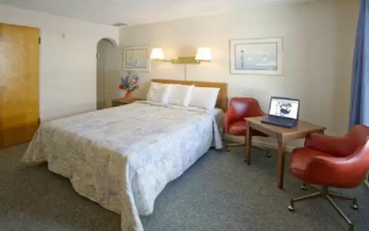 Photo of the whole room, Bed in Arlington Inn