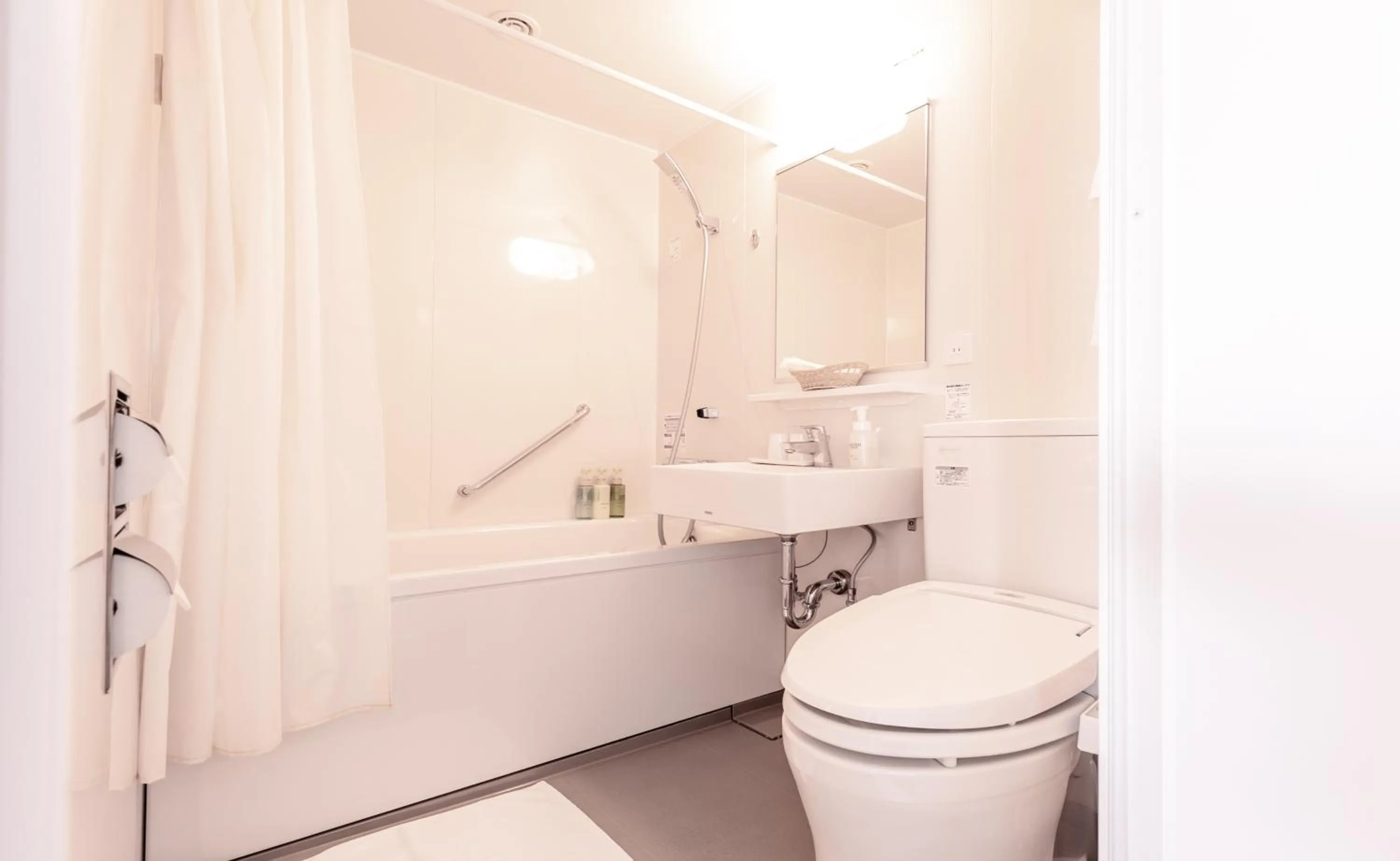 Shower in Kochi Sunrise Hotel