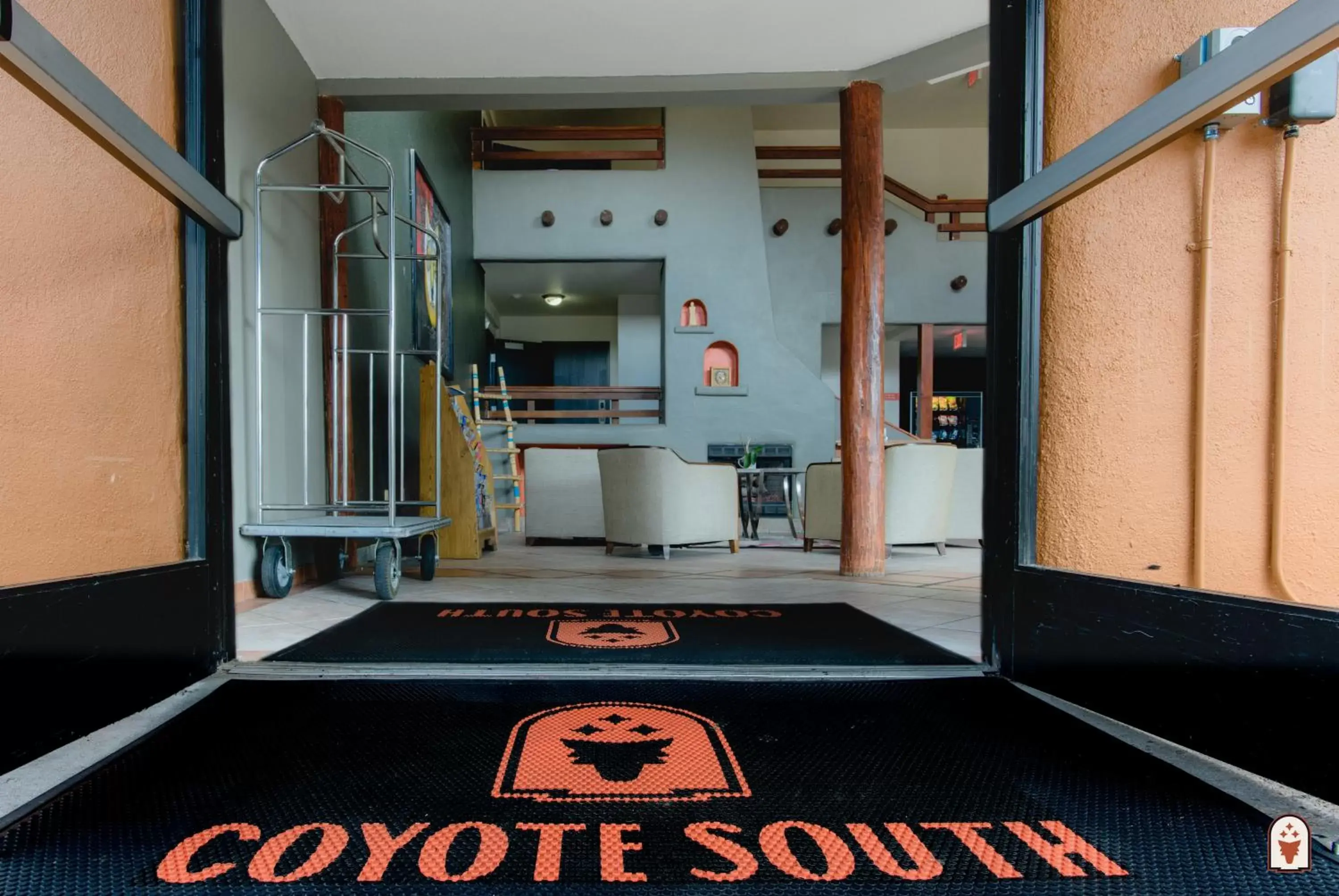 Facade/entrance in Coyote South