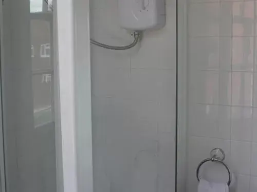 Bathroom in Stonehenge Inn & Shepherd's Huts