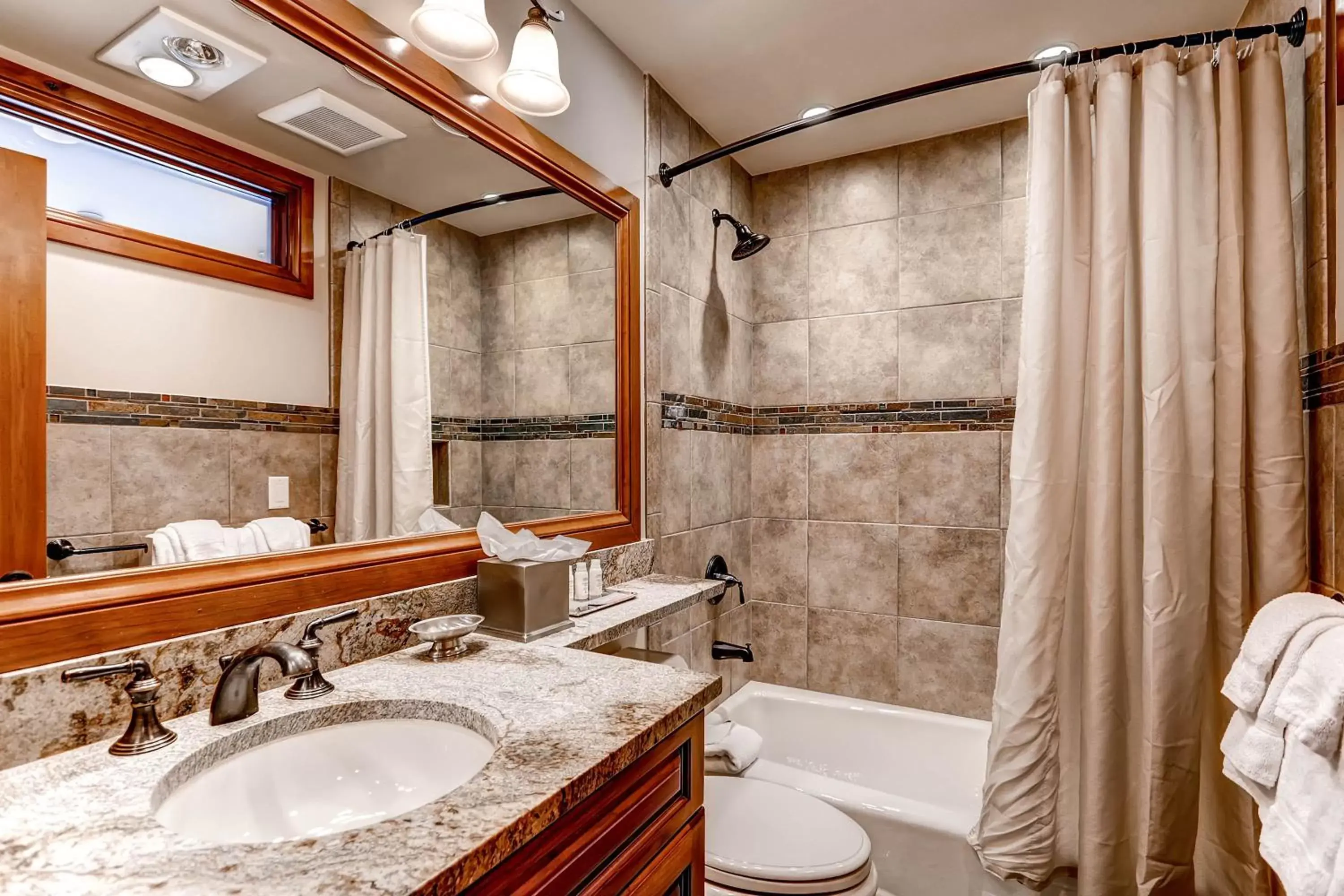 Bathroom in Lion Square Lodge